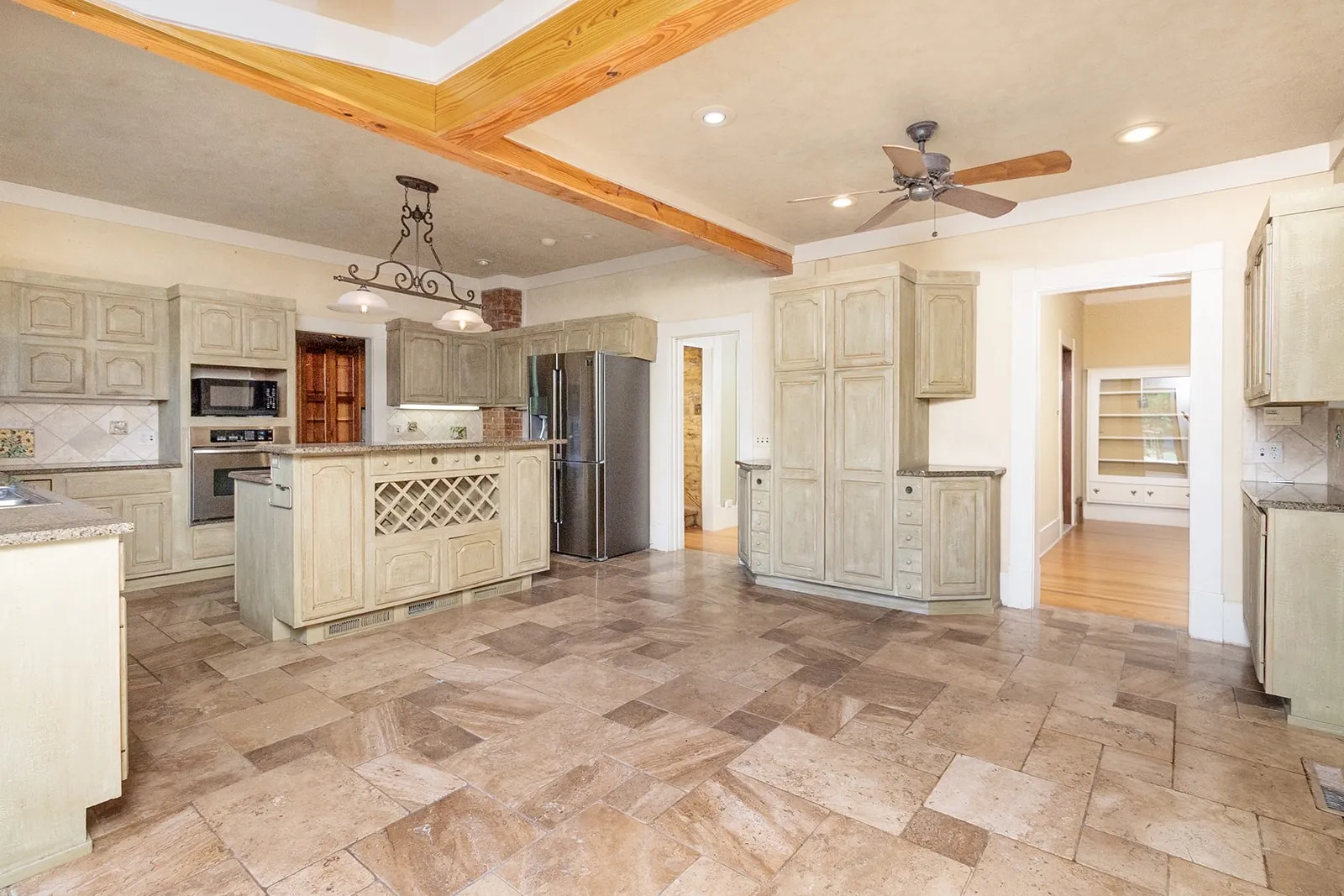 Single Family Residence For Sale in Mc Culloch County , 902 Crothers Avenue, Brady, Texas 76825, 5 Bedroom, 5 Bathroom, Garage spaces, 4,190 Sqft, built in 1916, mls#21302566, Real Estate Agent in Brady, Homes For Sale in Mc Culloch county, Homes For Sale in Brady, Realtor in Brady Texas, Real Estate Brokerage Independent Realty Texas, Luminita Cordes Realtor