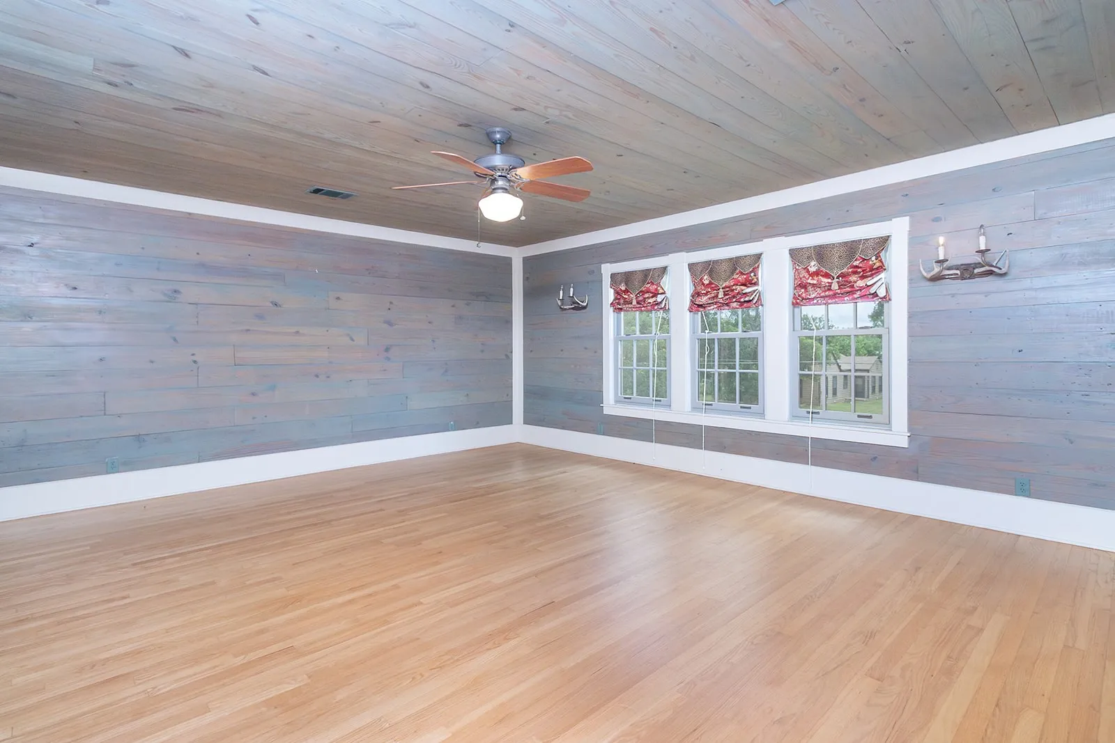 Single Family Residence For Sale in Mc Culloch County , 902 Crothers Avenue, Brady, Texas 76825, 5 Bedroom, 5 Bathroom, Garage spaces, 4,190 Sqft, built in 1916, mls#21302566, Real Estate Agent in Brady, Homes For Sale in Mc Culloch county, Homes For Sale in Brady, Realtor in Brady Texas, Real Estate Brokerage Independent Realty Texas, Luminita Cordes Realtor