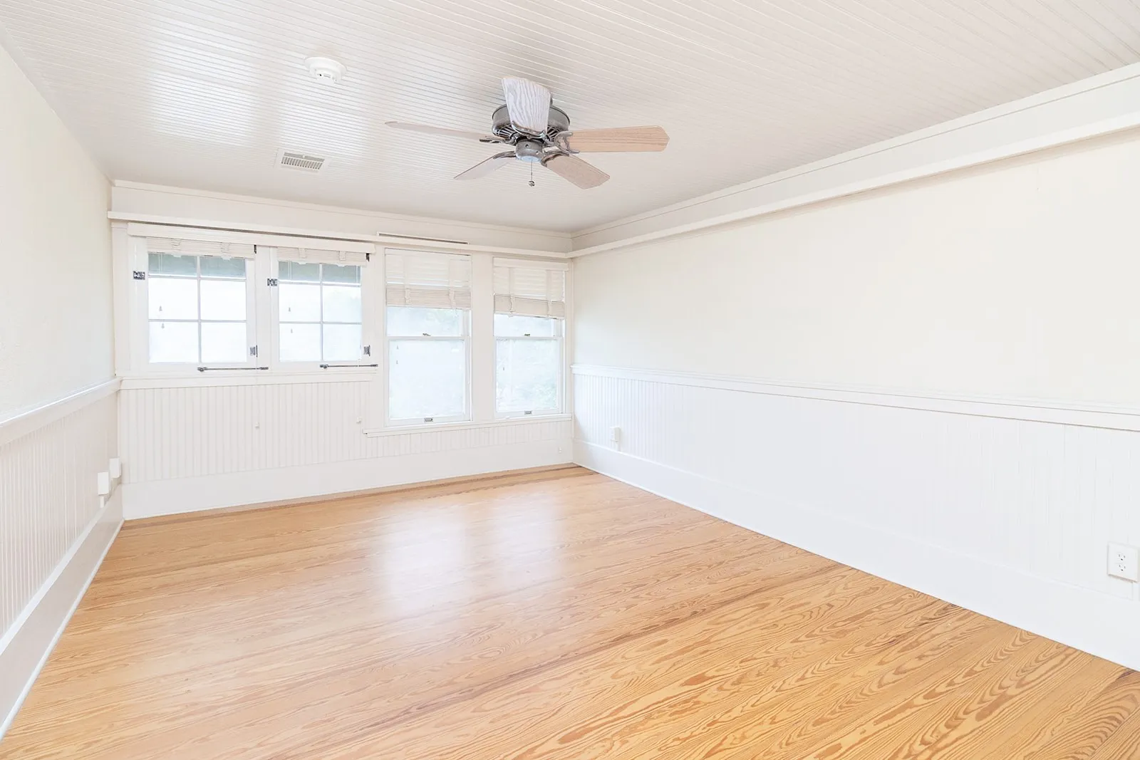 Single Family Residence For Sale in Mc Culloch County , 902 Crothers Avenue, Brady, Texas 76825, 5 Bedroom, 5 Bathroom, Garage spaces, 4,190 Sqft, built in 1916, mls#21302566, Real Estate Agent in Brady, Homes For Sale in Mc Culloch county, Homes For Sale in Brady, Realtor in Brady Texas, Real Estate Brokerage Independent Realty Texas, Luminita Cordes Realtor