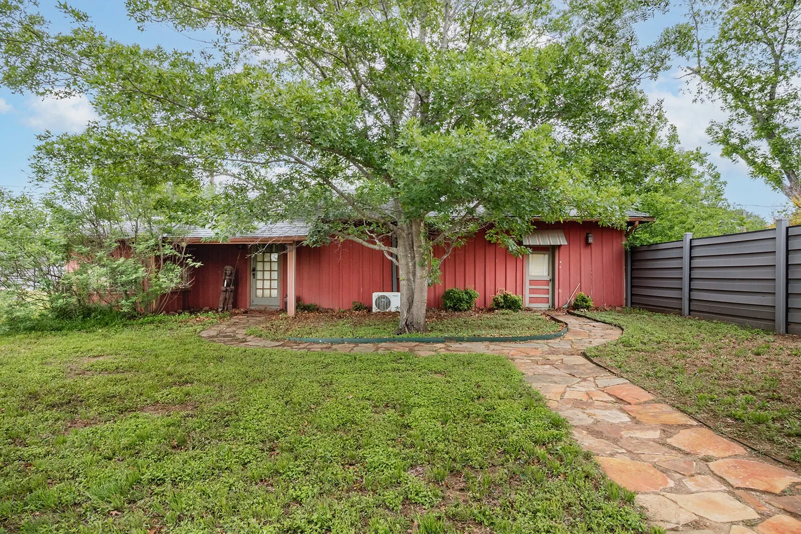 Single Family Residence For Sale in Mc Culloch County , 902 Crothers Avenue, Brady, Texas 76825, 5 Bedroom, 5 Bathroom, Garage spaces, 4,190 Sqft, built in 1916, mls#21302566, Real Estate Agent in Brady, Homes For Sale in Mc Culloch county, Homes For Sale in Brady, Realtor in Brady Texas, Real Estate Brokerage Independent Realty Texas, Luminita Cordes Realtor