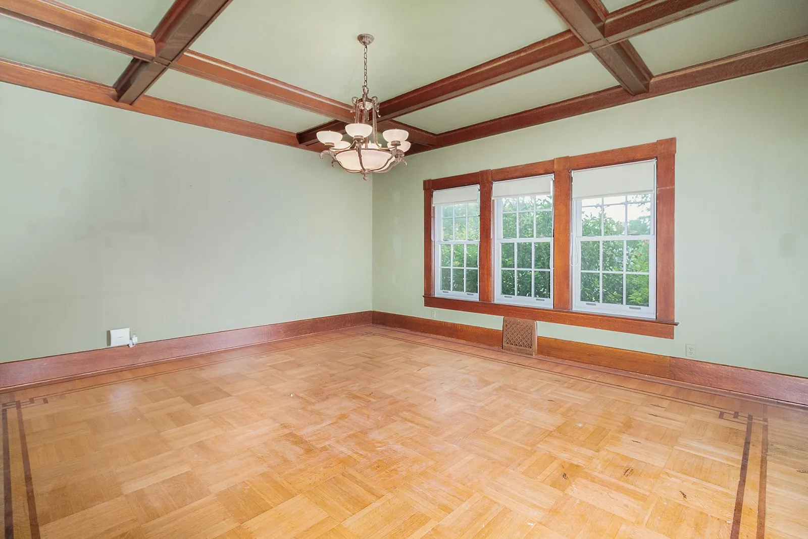 Single Family Residence For Sale in Mc Culloch County , 902 Crothers Avenue, Brady, Texas 76825, 5 Bedroom, 5 Bathroom, Garage spaces, 4,190 Sqft, built in 1916, mls#21302566, Real Estate Agent in Brady, Homes For Sale in Mc Culloch county, Homes For Sale in Brady, Realtor in Brady Texas, Real Estate Brokerage Independent Realty Texas, Luminita Cordes Realtor