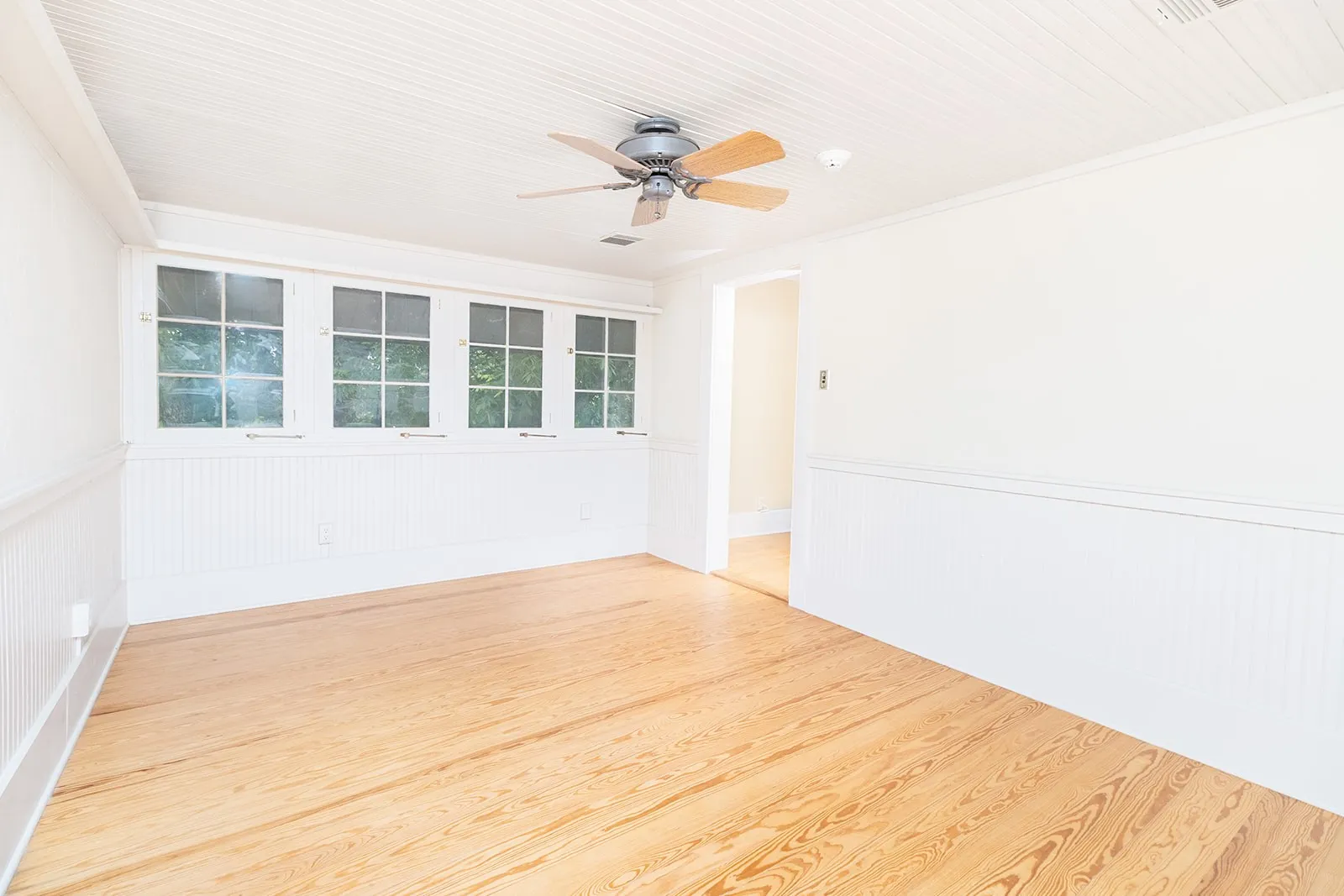 Single Family Residence For Sale in Mc Culloch County , 902 Crothers Avenue, Brady, Texas 76825, 5 Bedroom, 5 Bathroom, Garage spaces, 4,190 Sqft, built in 1916, mls#21302566, Real Estate Agent in Brady, Homes For Sale in Mc Culloch county, Homes For Sale in Brady, Realtor in Brady Texas, Real Estate Brokerage Independent Realty Texas, Luminita Cordes Realtor