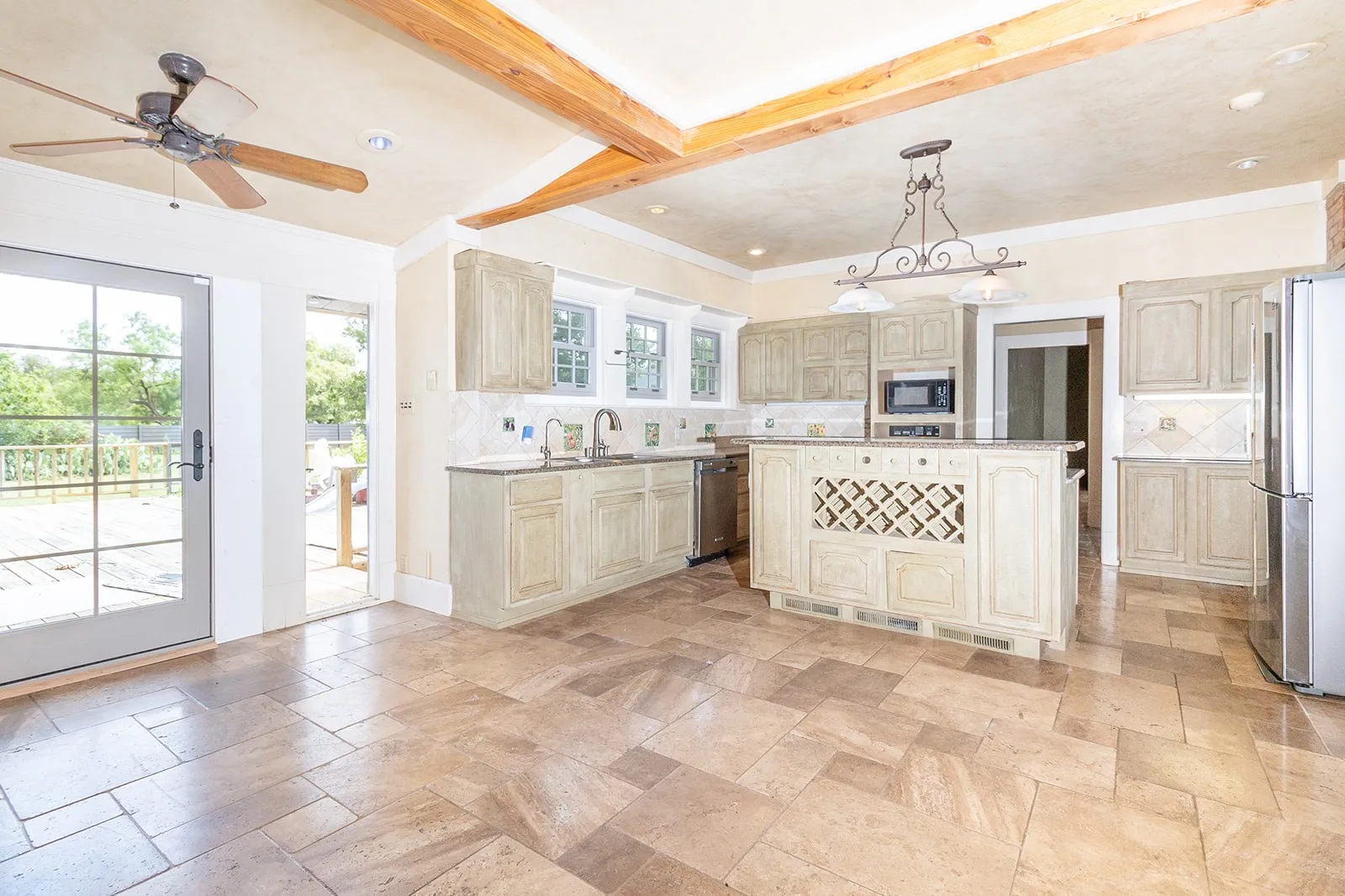 Single Family Residence For Sale in Mc Culloch County , 902 Crothers Avenue, Brady, Texas 76825, 5 Bedroom, 5 Bathroom, Garage spaces, 4,190 Sqft, built in 1916, mls#21302566, Real Estate Agent in Brady, Homes For Sale in Mc Culloch county, Homes For Sale in Brady, Realtor in Brady Texas, Real Estate Brokerage Independent Realty Texas, Luminita Cordes Realtor