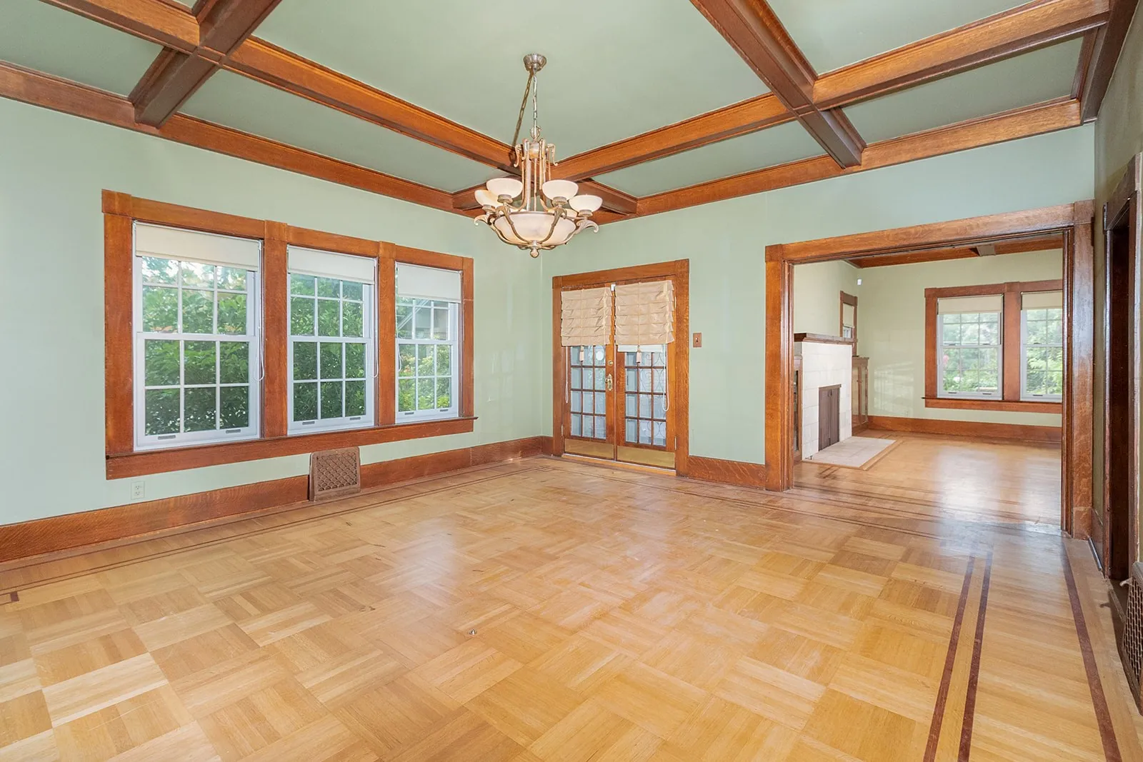 Single Family Residence For Sale in Mc Culloch County , 902 Crothers Avenue, Brady, Texas 76825, 5 Bedroom, 5 Bathroom, Garage spaces, 4,190 Sqft, built in 1916, mls#21302566, Real Estate Agent in Brady, Homes For Sale in Mc Culloch county, Homes For Sale in Brady, Realtor in Brady Texas, Real Estate Brokerage Independent Realty Texas, Luminita Cordes Realtor