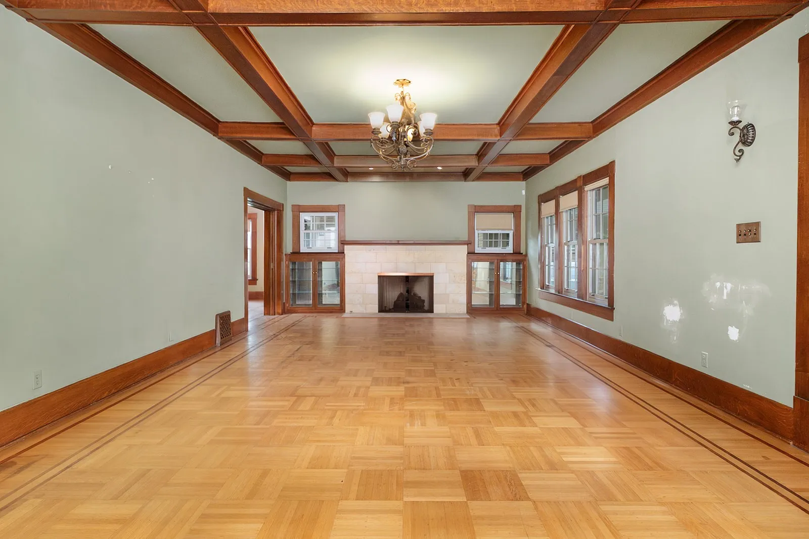 Single Family Residence For Sale in Mc Culloch County , 902 Crothers Avenue, Brady, Texas 76825, 5 Bedroom, 5 Bathroom, Garage spaces, 4,190 Sqft, built in 1916, mls#21302566, Real Estate Agent in Brady, Homes For Sale in Mc Culloch county, Homes For Sale in Brady, Realtor in Brady Texas, Real Estate Brokerage Independent Realty Texas, Luminita Cordes Realtor