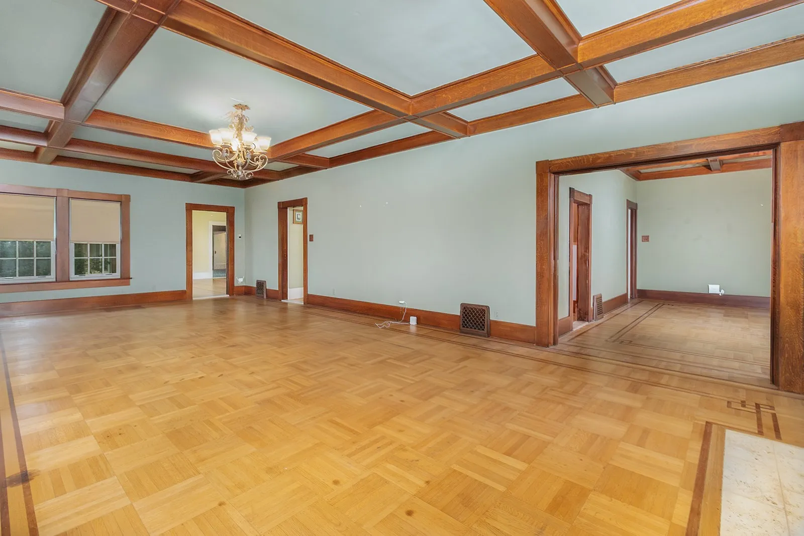 Single Family Residence For Sale in Mc Culloch County , 902 Crothers Avenue, Brady, Texas 76825, 5 Bedroom, 5 Bathroom, Garage spaces, 4,190 Sqft, built in 1916, mls#21302566, Real Estate Agent in Brady, Homes For Sale in Mc Culloch county, Homes For Sale in Brady, Realtor in Brady Texas, Real Estate Brokerage Independent Realty Texas, Luminita Cordes Realtor
