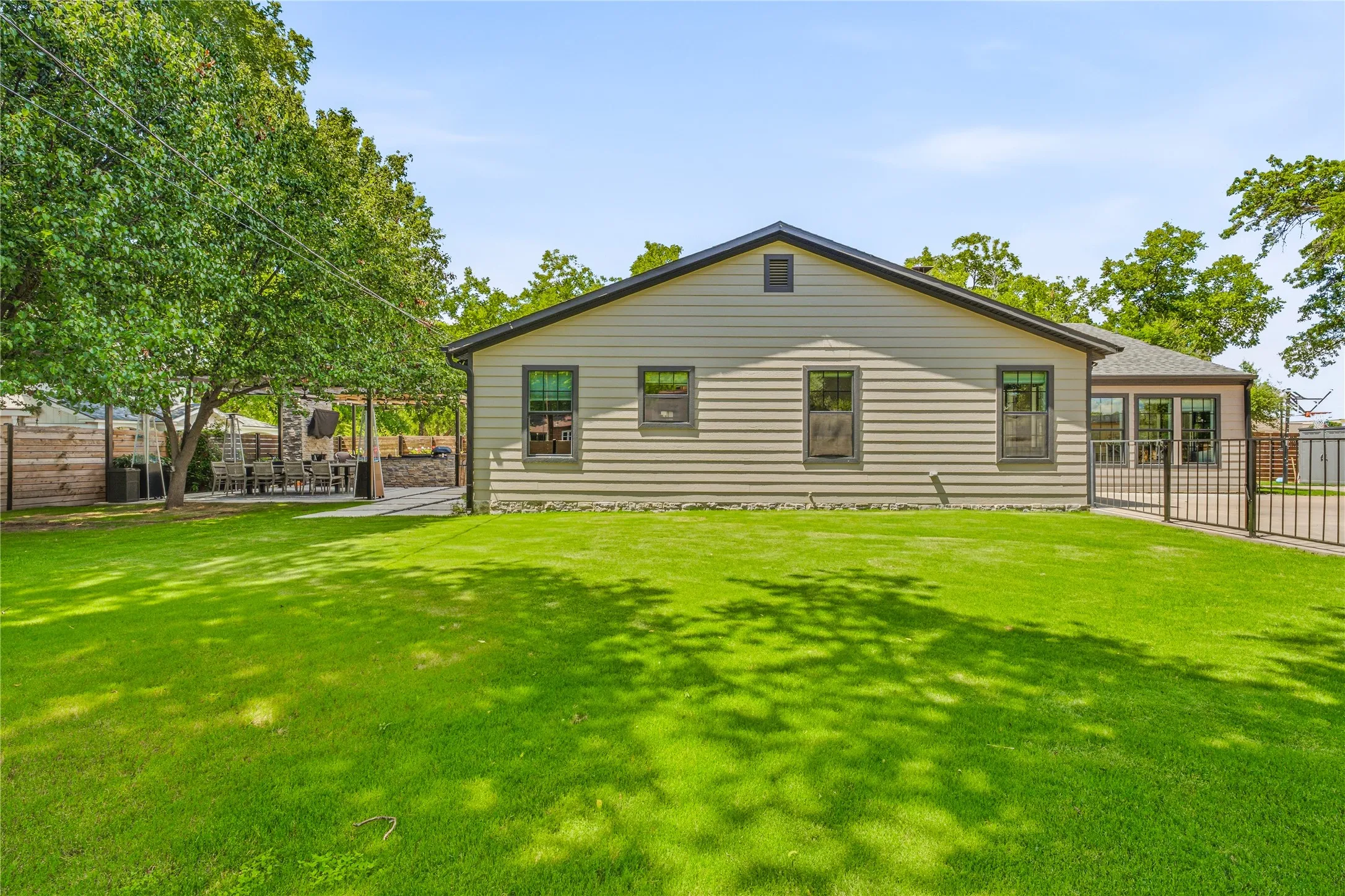 Single Family Residence For Sale in Young County , 912 Calaveras Street, Graham, Texas 76450, 3 Bedroom, 2 Bathroom, Garage spaces, 2,350 Sqft, built in 1948, mls#21301290, Real Estate Agent in Graham, Homes For Sale in Young county, Homes For Sale in Graham, Realtor in Graham Texas, Real Estate Brokerage Independent Realty Texas, Luminita Cordes Realtor