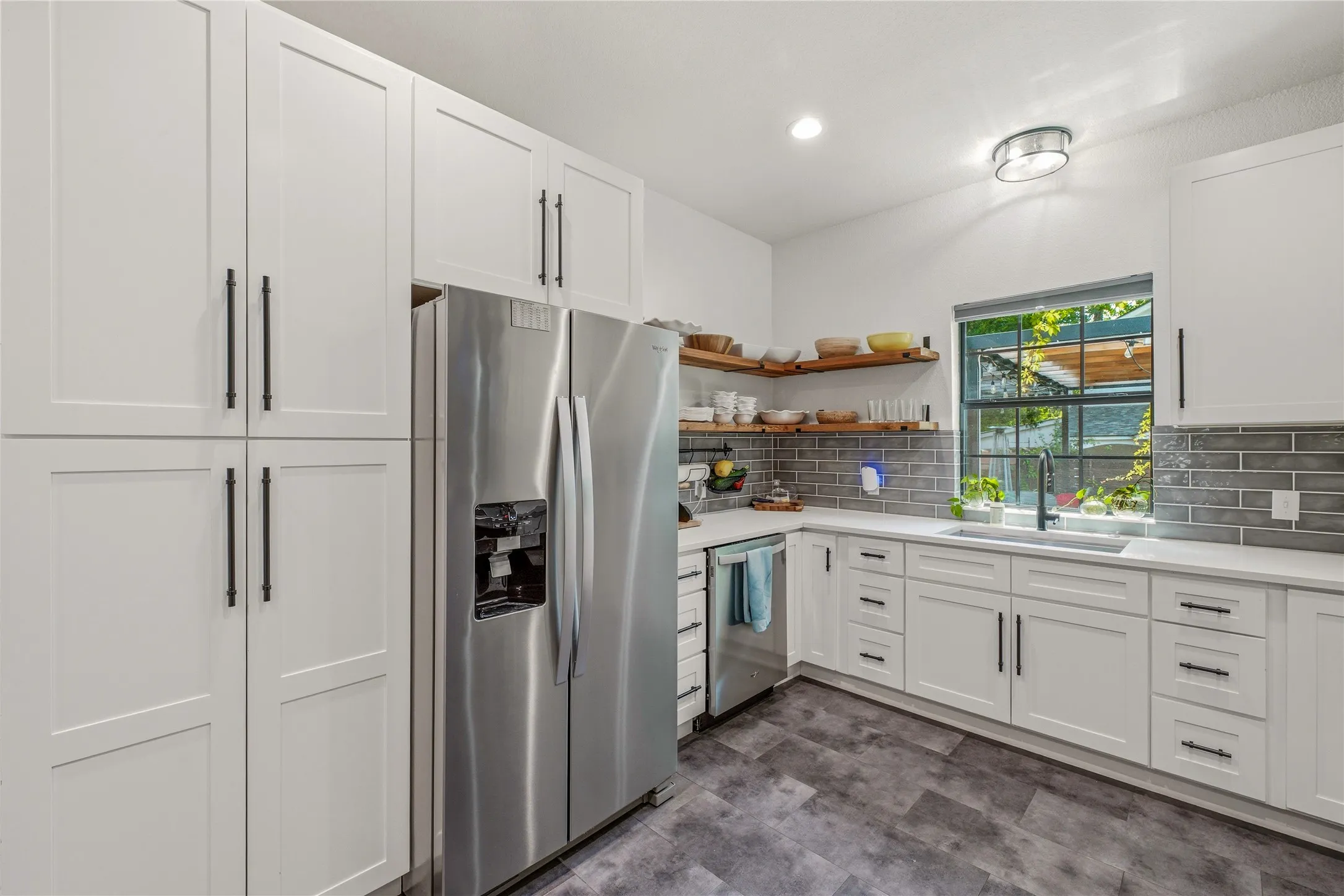 Single Family Residence For Sale in Young County , 912 Calaveras Street, Graham, Texas 76450, 3 Bedroom, 2 Bathroom, Garage spaces, 2,350 Sqft, built in 1948, mls#21301290, Real Estate Agent in Graham, Homes For Sale in Young county, Homes For Sale in Graham, Realtor in Graham Texas, Real Estate Brokerage Independent Realty Texas, Luminita Cordes Realtor