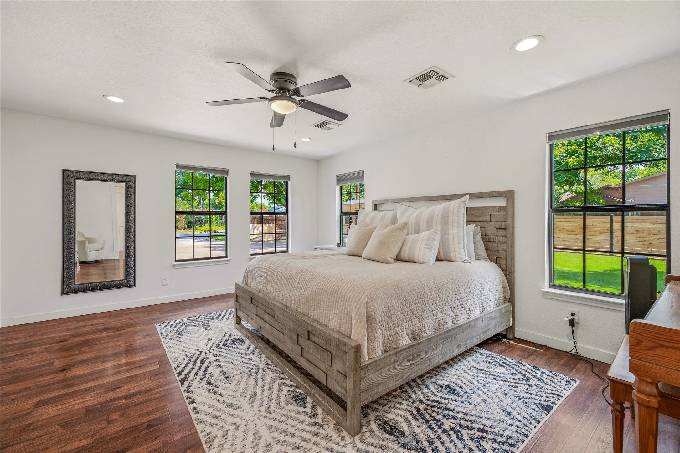 Single Family Residence For Sale in Young County , 912 Calaveras Street, Graham, Texas 76450, 3 Bedroom, 2 Bathroom, Garage spaces, 2,350 Sqft, built in 1948, mls#21301290, Real Estate Agent in Graham, Homes For Sale in Young county, Homes For Sale in Graham, Realtor in Graham Texas, Real Estate Brokerage Independent Realty Texas, Luminita Cordes Realtor