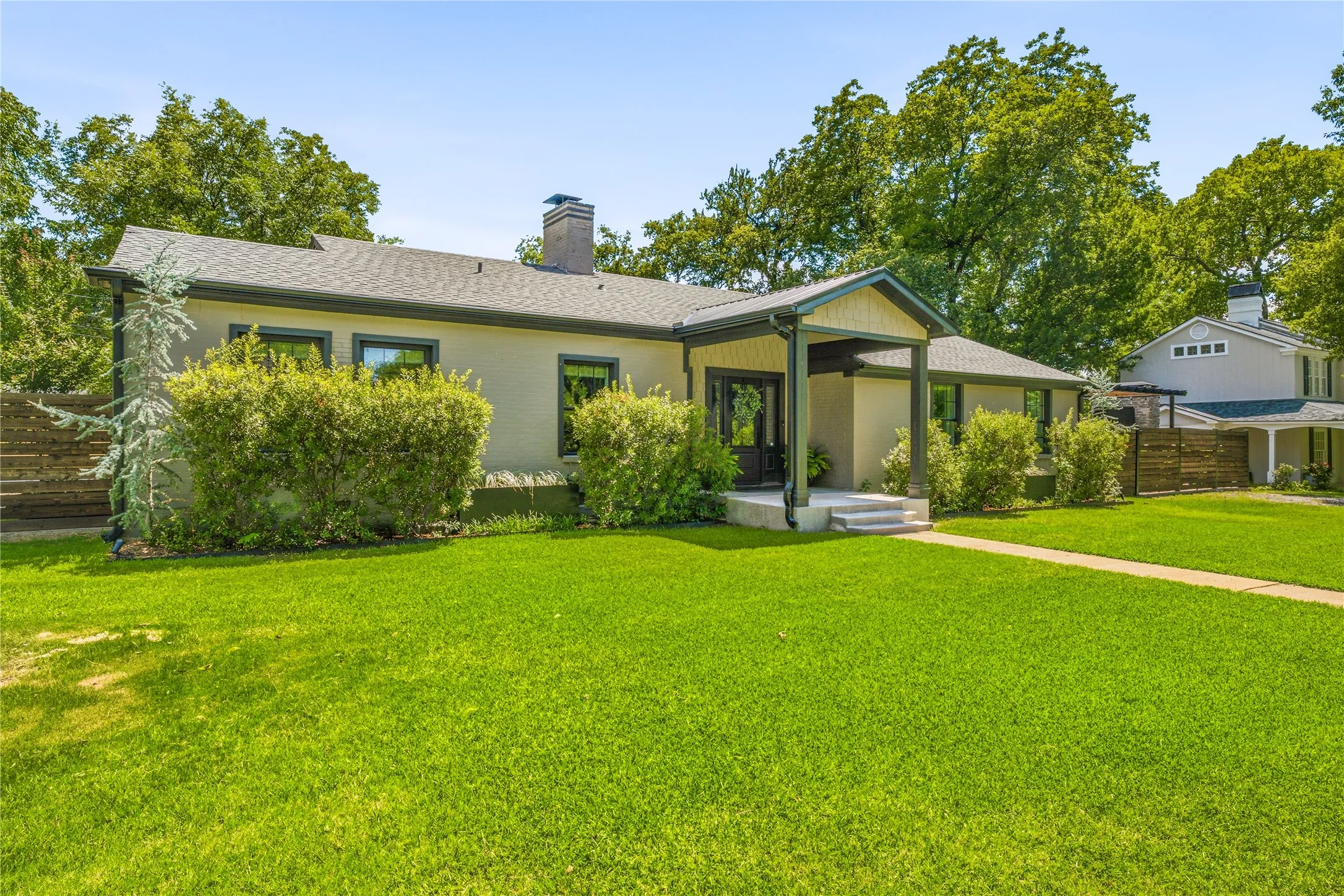 Single Family Residence For Sale in Young County , 912 Calaveras Street, Graham, Texas 76450, 3 Bedroom, 2 Bathroom, Garage spaces, 2,350 Sqft, built in 1948, mls#21301290, Real Estate Agent in Graham, Homes For Sale in Young county, Homes For Sale in Graham, Realtor in Graham Texas, Real Estate Brokerage Independent Realty Texas, Luminita Cordes Realtor