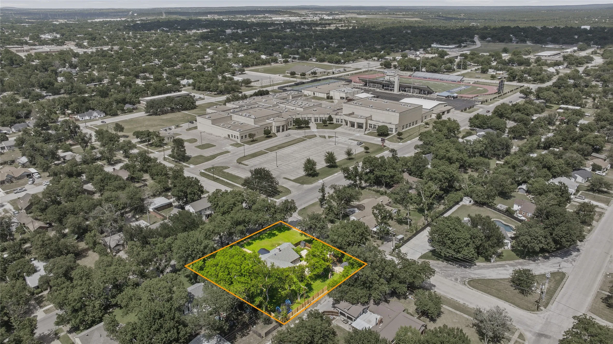 Single Family Residence For Sale in Young County , 912 Calaveras Street, Graham, Texas 76450, 3 Bedroom, 2 Bathroom, Garage spaces, 2,350 Sqft, built in 1948, mls#21301290, Real Estate Agent in Graham, Homes For Sale in Young county, Homes For Sale in Graham, Realtor in Graham Texas, Real Estate Brokerage Independent Realty Texas, Luminita Cordes Realtor