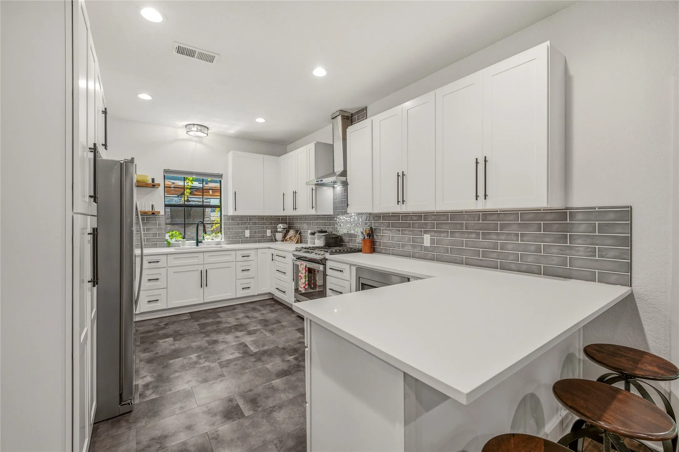 Single Family Residence For Sale in Young County , 912 Calaveras Street, Graham, Texas 76450, 3 Bedroom, 2 Bathroom, Garage spaces, 2,350 Sqft, built in 1948, mls#21301290, Real Estate Agent in Graham, Homes For Sale in Young county, Homes For Sale in Graham, Realtor in Graham Texas, Real Estate Brokerage Independent Realty Texas, Luminita Cordes Realtor