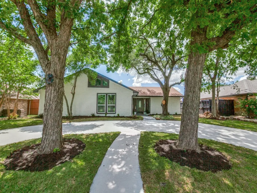 Single Family Residence For Sale in Collin County , 3013 Saddlehead Drive, Plano, Texas 75075, 3 Bedroom, 3 Bathroom, 2 Garage spaces, 2,179 Sqft, built in 1980, mls#21299503, Real Estate Agent in Plano, Homes For Sale in Collin county, Homes For Sale in Plano, Realtor in Plano Texas, Real Estate Brokerage Independent Realty Texas, Luminita Cordes Realtor