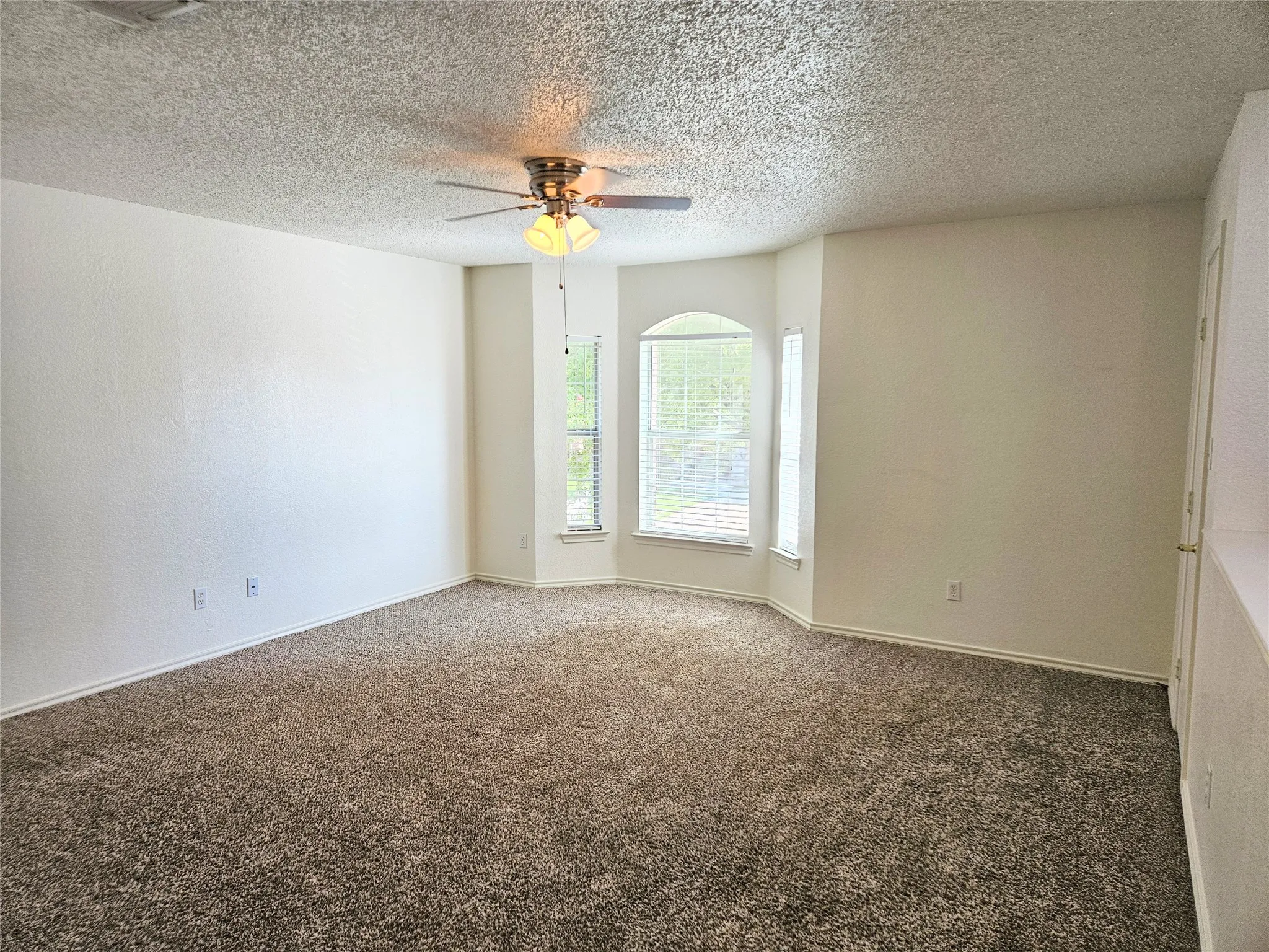 Single Family Residence For Rent in Tarrant County , 8405 Three Bars Drive, Fort Worth, Texas 76179, 3 Bedroom, 3 Bathroom, 2 Garage spaces, 2,372 Sqft, built in 2003, mls#21302603, Real Estate Agent in Fort Worth, Homes For Rent in Tarrant county, Homes For Rent in Fort Worth, Realtor in Fort Worth Texas, Real Estate Brokerage Independent Realty Texas, Luminita Cordes Realtor