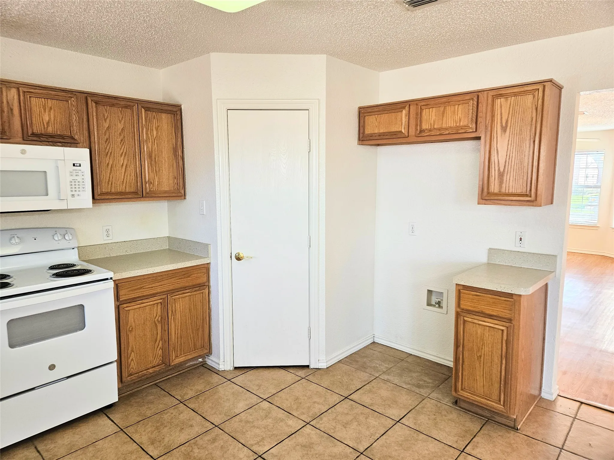 Single Family Residence For Rent in Tarrant County , 8405 Three Bars Drive, Fort Worth, Texas 76179, 3 Bedroom, 3 Bathroom, 2 Garage spaces, 2,372 Sqft, built in 2003, mls#21302603, Real Estate Agent in Fort Worth, Homes For Rent in Tarrant county, Homes For Rent in Fort Worth, Realtor in Fort Worth Texas, Real Estate Brokerage Independent Realty Texas, Luminita Cordes Realtor