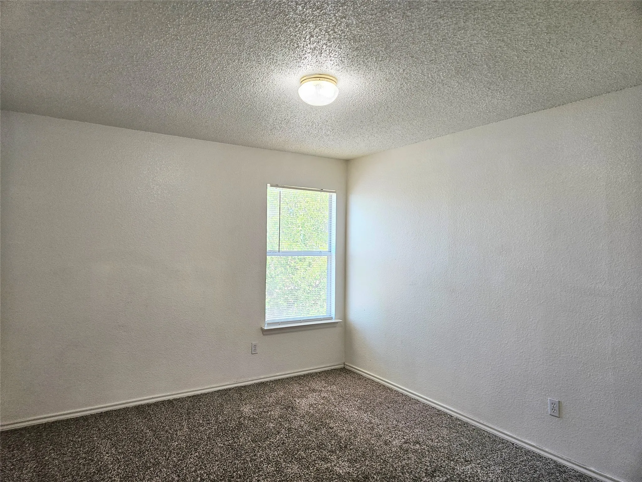 Single Family Residence For Rent in Tarrant County , 8405 Three Bars Drive, Fort Worth, Texas 76179, 3 Bedroom, 3 Bathroom, 2 Garage spaces, 2,372 Sqft, built in 2003, mls#21302603, Real Estate Agent in Fort Worth, Homes For Rent in Tarrant county, Homes For Rent in Fort Worth, Realtor in Fort Worth Texas, Real Estate Brokerage Independent Realty Texas, Luminita Cordes Realtor