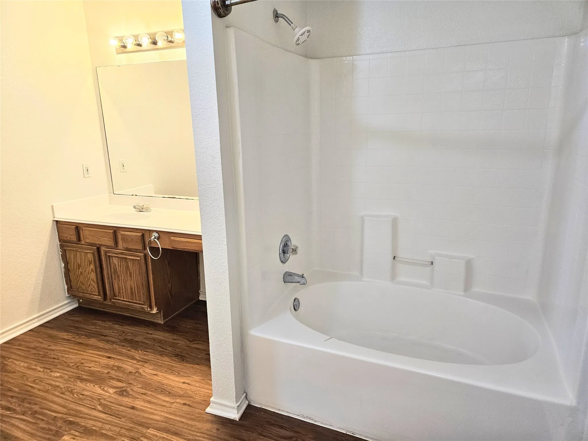 Single Family Residence For Rent in Tarrant County , 8405 Three Bars Drive, Fort Worth, Texas 76179, 3 Bedroom, 3 Bathroom, 2 Garage spaces, 2,372 Sqft, built in 2003, mls#21302603, Real Estate Agent in Fort Worth, Homes For Rent in Tarrant county, Homes For Rent in Fort Worth, Realtor in Fort Worth Texas, Real Estate Brokerage Independent Realty Texas, Luminita Cordes Realtor