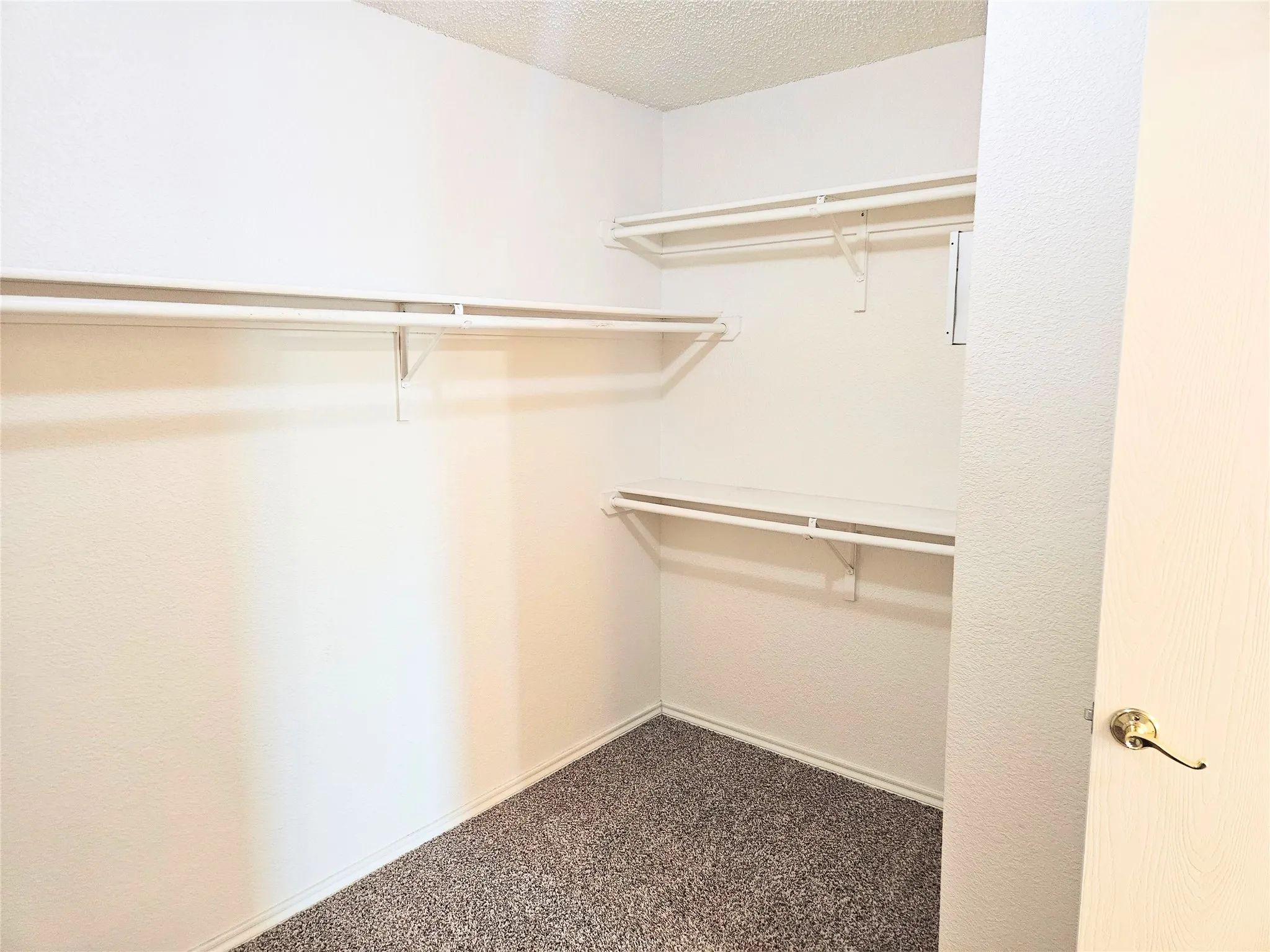Single Family Residence For Rent in Tarrant County , 8405 Three Bars Drive, Fort Worth, Texas 76179, 3 Bedroom, 3 Bathroom, 2 Garage spaces, 2,372 Sqft, built in 2003, mls#21302603, Real Estate Agent in Fort Worth, Homes For Rent in Tarrant county, Homes For Rent in Fort Worth, Realtor in Fort Worth Texas, Real Estate Brokerage Independent Realty Texas, Luminita Cordes Realtor