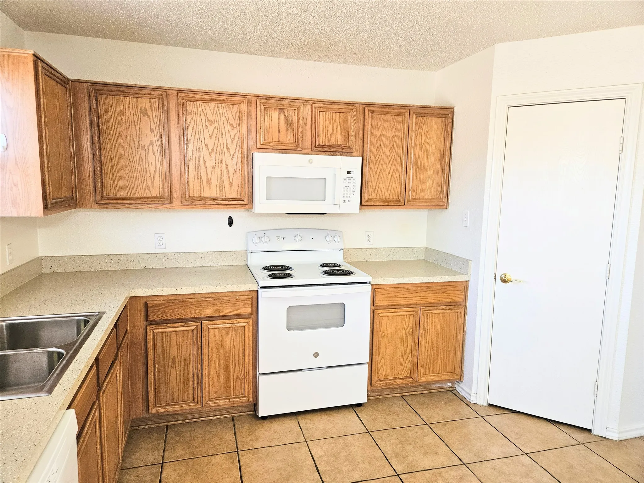 Single Family Residence For Rent in Tarrant County , 8405 Three Bars Drive, Fort Worth, Texas 76179, 3 Bedroom, 3 Bathroom, 2 Garage spaces, 2,372 Sqft, built in 2003, mls#21302603, Real Estate Agent in Fort Worth, Homes For Rent in Tarrant county, Homes For Rent in Fort Worth, Realtor in Fort Worth Texas, Real Estate Brokerage Independent Realty Texas, Luminita Cordes Realtor