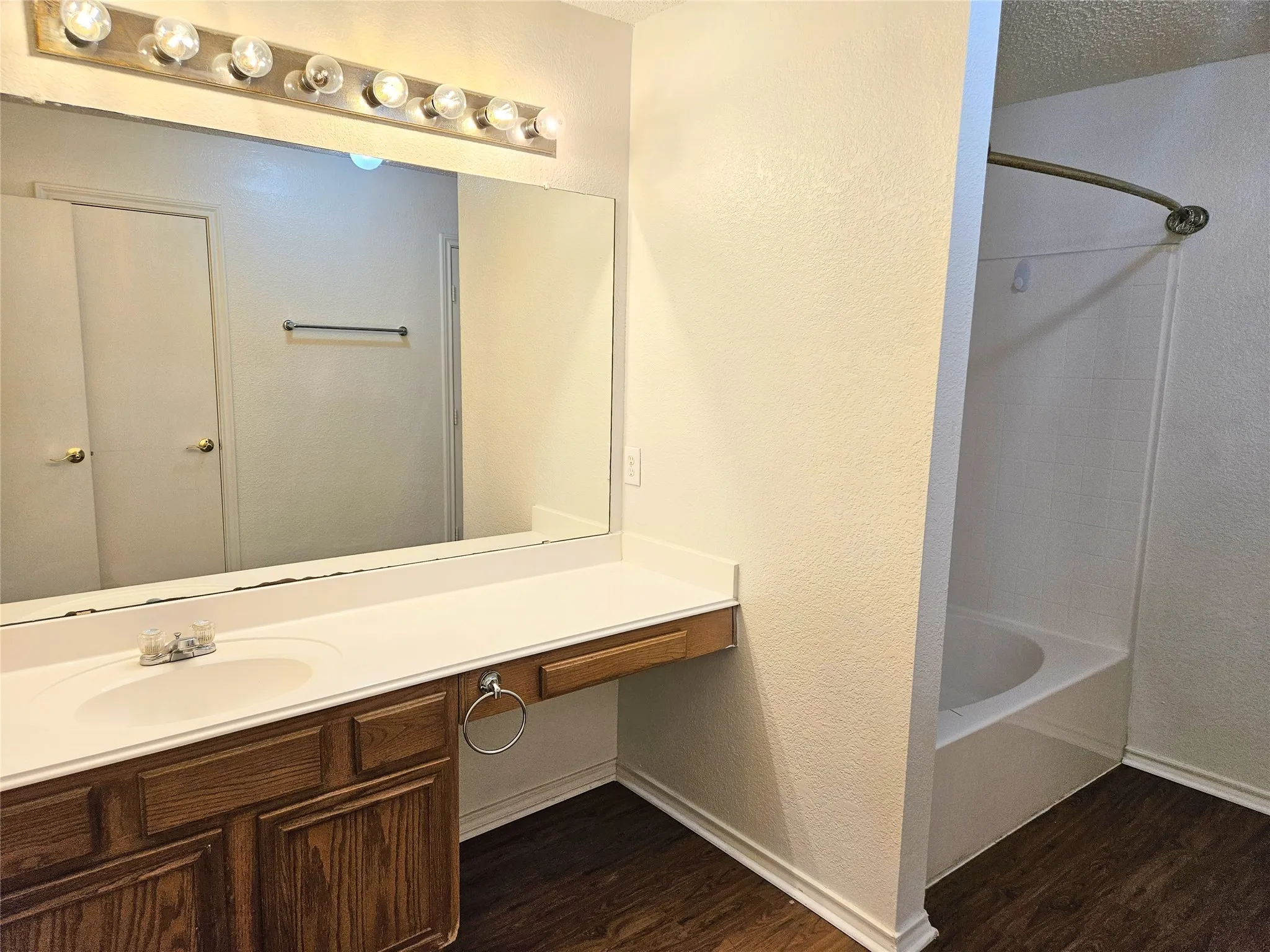 Single Family Residence For Rent in Tarrant County , 8405 Three Bars Drive, Fort Worth, Texas 76179, 3 Bedroom, 3 Bathroom, 2 Garage spaces, 2,372 Sqft, built in 2003, mls#21302603, Real Estate Agent in Fort Worth, Homes For Rent in Tarrant county, Homes For Rent in Fort Worth, Realtor in Fort Worth Texas, Real Estate Brokerage Independent Realty Texas, Luminita Cordes Realtor