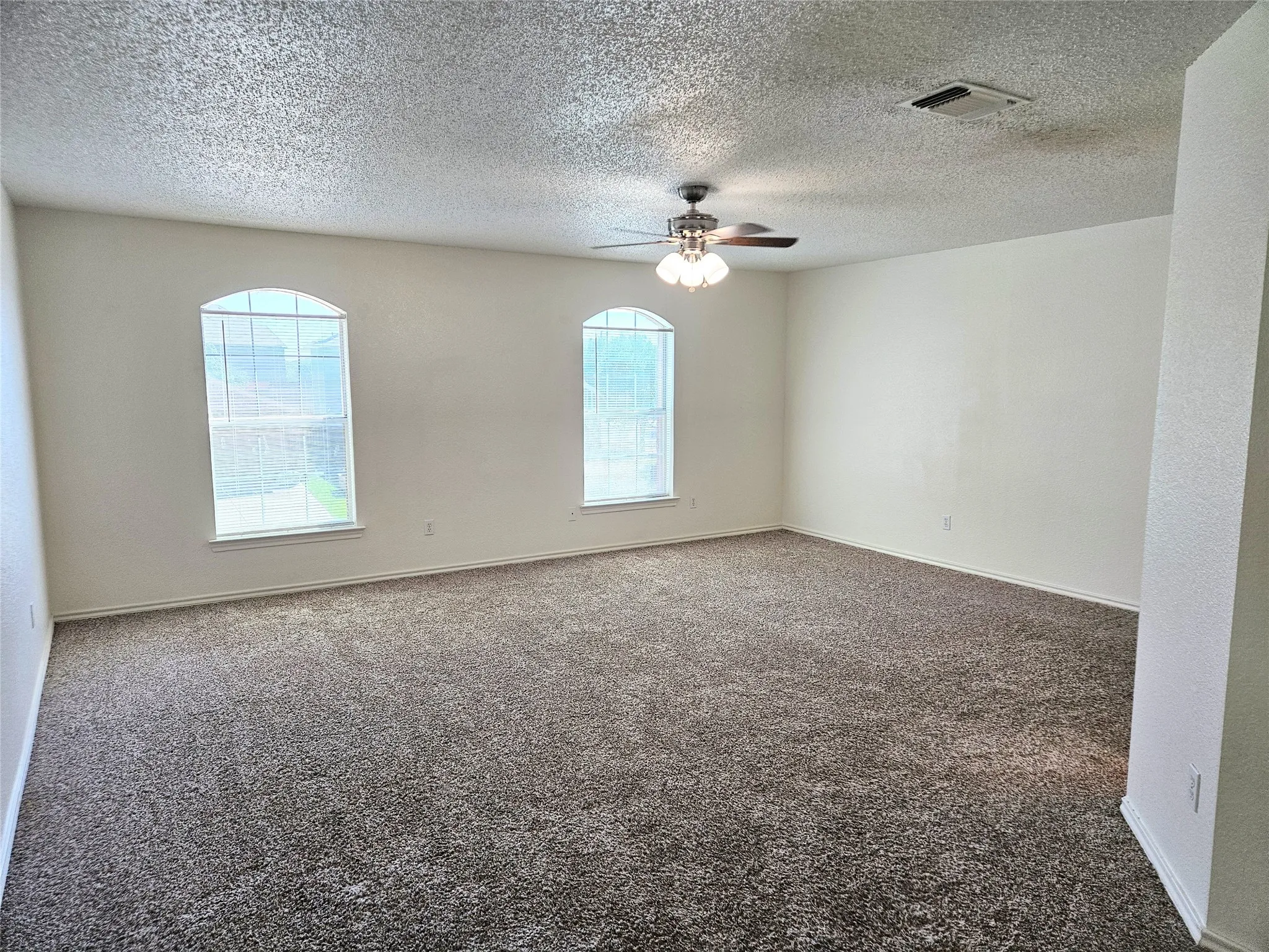 Single Family Residence For Rent in Tarrant County , 8405 Three Bars Drive, Fort Worth, Texas 76179, 3 Bedroom, 3 Bathroom, 2 Garage spaces, 2,372 Sqft, built in 2003, mls#21302603, Real Estate Agent in Fort Worth, Homes For Rent in Tarrant county, Homes For Rent in Fort Worth, Realtor in Fort Worth Texas, Real Estate Brokerage Independent Realty Texas, Luminita Cordes Realtor