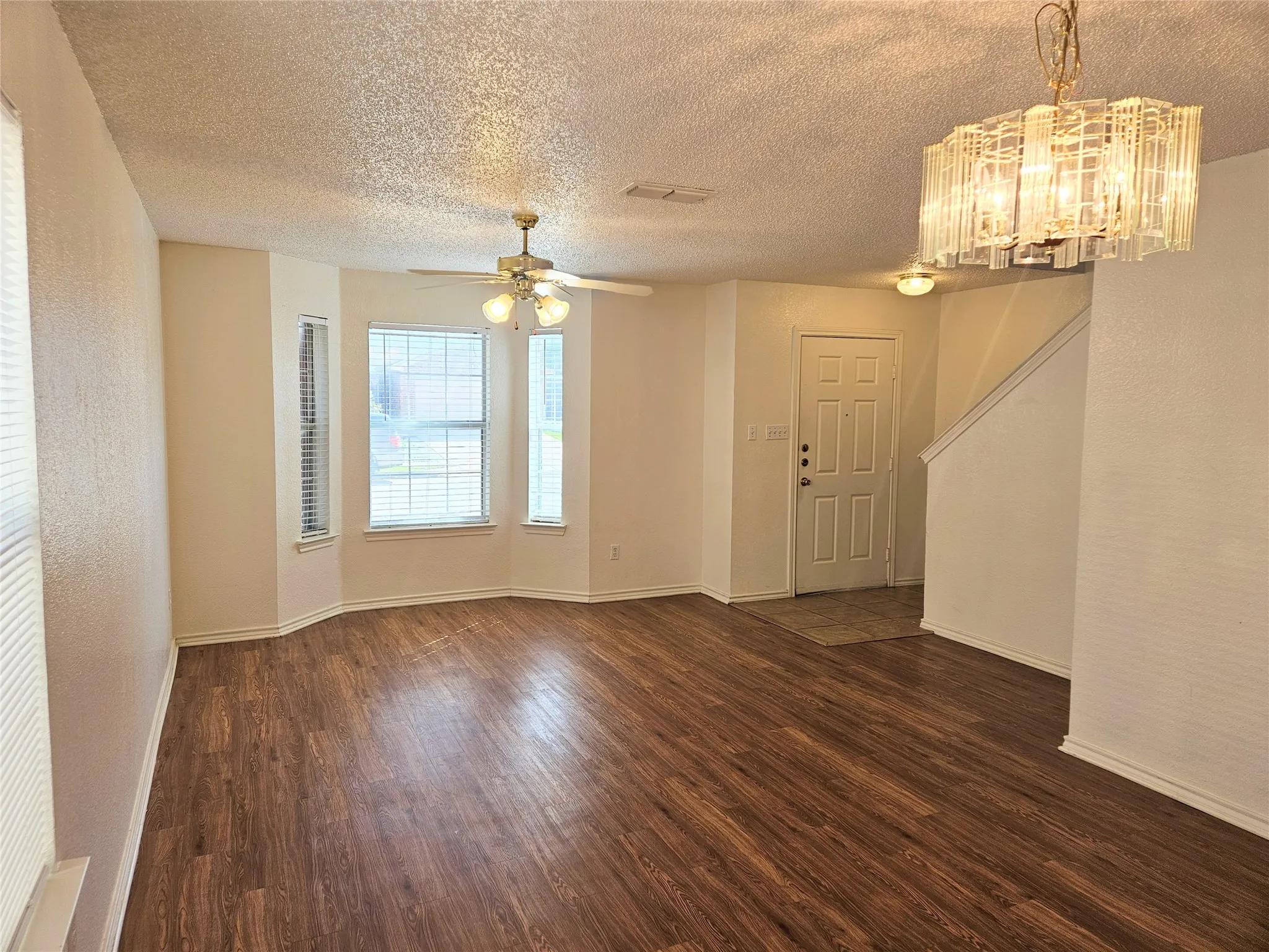 Single Family Residence For Rent in Tarrant County , 8405 Three Bars Drive, Fort Worth, Texas 76179, 3 Bedroom, 3 Bathroom, 2 Garage spaces, 2,372 Sqft, built in 2003, mls#21302603, Real Estate Agent in Fort Worth, Homes For Rent in Tarrant county, Homes For Rent in Fort Worth, Realtor in Fort Worth Texas, Real Estate Brokerage Independent Realty Texas, Luminita Cordes Realtor