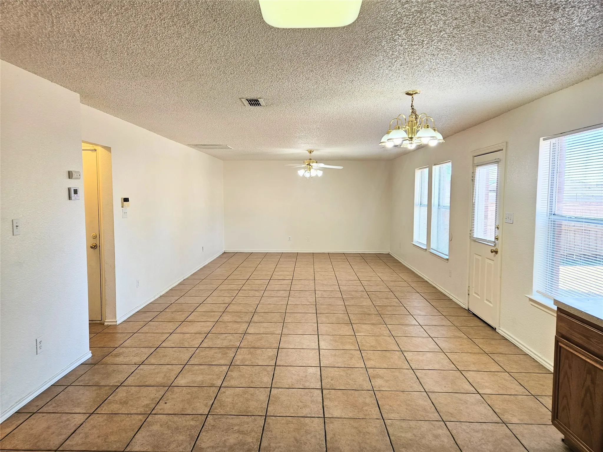 Single Family Residence For Rent in Tarrant County , 8405 Three Bars Drive, Fort Worth, Texas 76179, 3 Bedroom, 3 Bathroom, 2 Garage spaces, 2,372 Sqft, built in 2003, mls#21302603, Real Estate Agent in Fort Worth, Homes For Rent in Tarrant county, Homes For Rent in Fort Worth, Realtor in Fort Worth Texas, Real Estate Brokerage Independent Realty Texas, Luminita Cordes Realtor