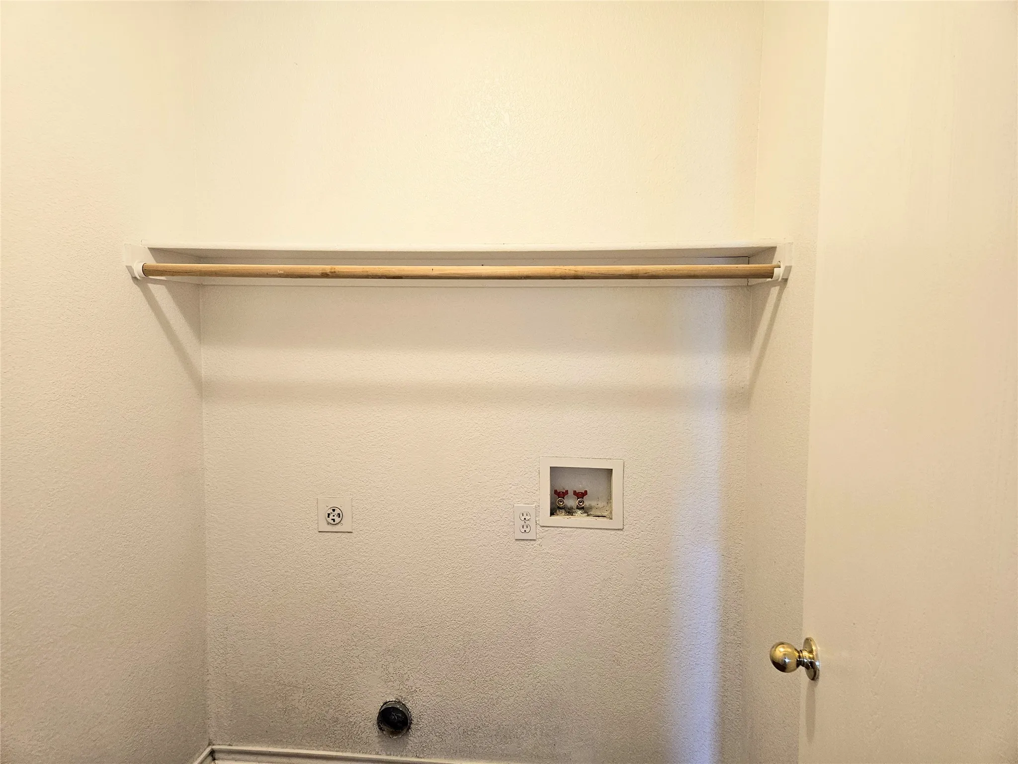 Single Family Residence For Rent in Tarrant County , 8405 Three Bars Drive, Fort Worth, Texas 76179, 3 Bedroom, 3 Bathroom, 2 Garage spaces, 2,372 Sqft, built in 2003, mls#21302603, Real Estate Agent in Fort Worth, Homes For Rent in Tarrant county, Homes For Rent in Fort Worth, Realtor in Fort Worth Texas, Real Estate Brokerage Independent Realty Texas, Luminita Cordes Realtor