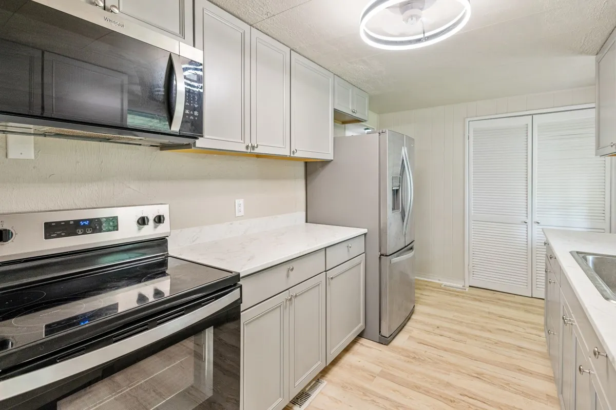 Manufactured Home For Sale in Henderson County , 110 W Shadowwood Street, Gun Barrel City, Texas 75156, 3 Bedroom, 2 Bathroom, Garage spaces, 1,128 Sqft, built in 1980, mls#21302614, Real Estate Agent in Gun Barrel City, Homes For Sale in Henderson county, Homes For Sale in Gun Barrel City, Realtor in Gun Barrel City Texas, Real Estate Brokerage Independent Realty Texas, Luminita Cordes Realtor