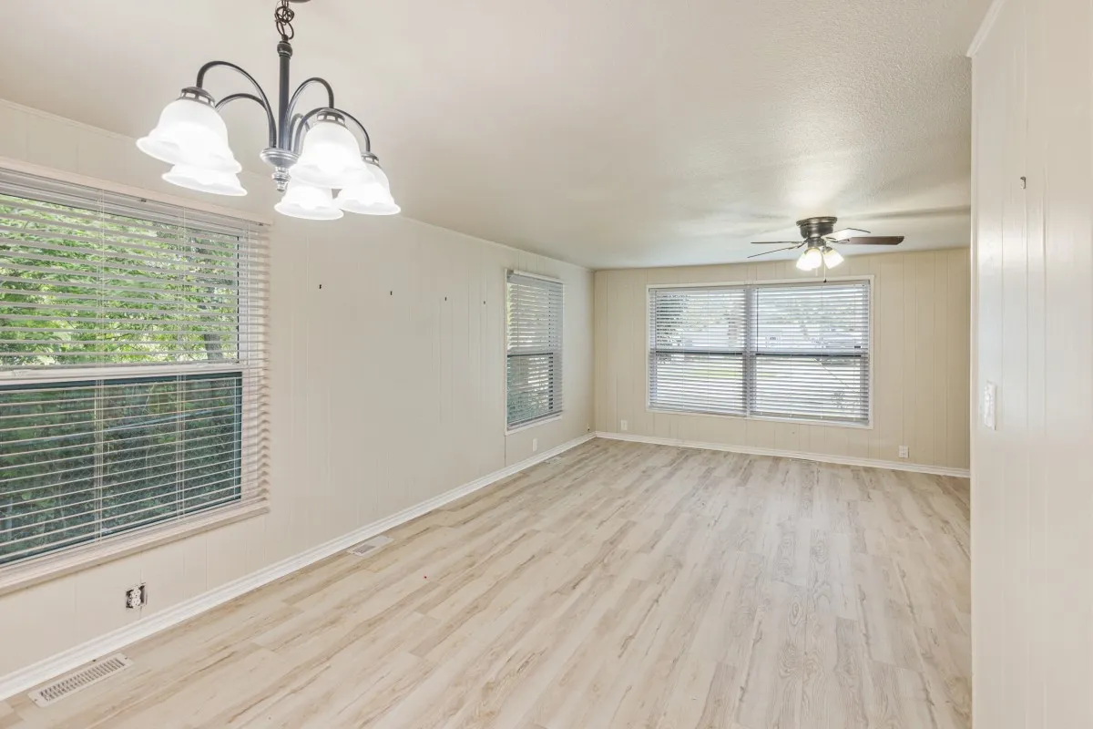 Manufactured Home For Sale in Henderson County , 110 W Shadowwood Street, Gun Barrel City, Texas 75156, 3 Bedroom, 2 Bathroom, Garage spaces, 1,128 Sqft, built in 1980, mls#21302614, Real Estate Agent in Gun Barrel City, Homes For Sale in Henderson county, Homes For Sale in Gun Barrel City, Realtor in Gun Barrel City Texas, Real Estate Brokerage Independent Realty Texas, Luminita Cordes Realtor