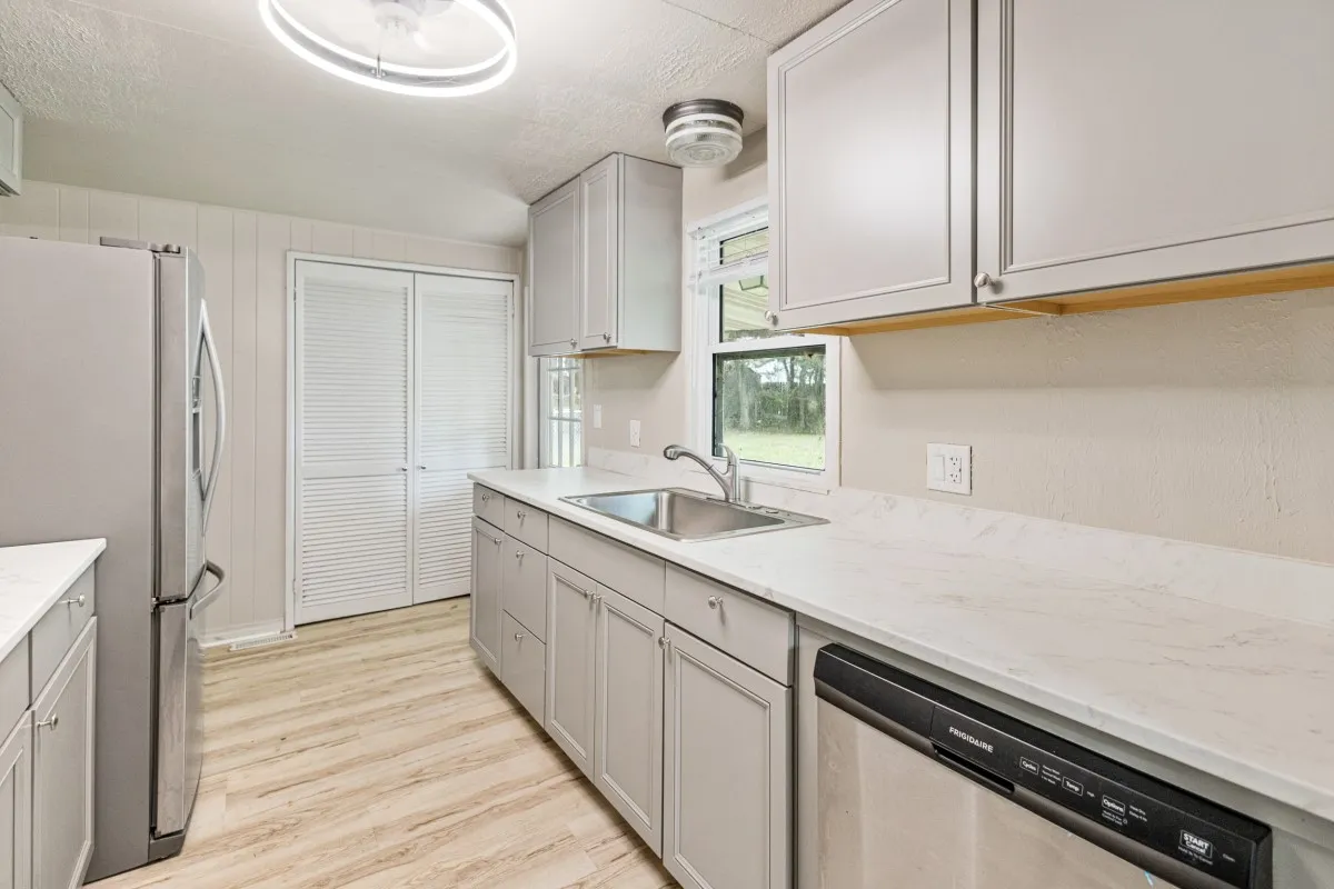 Manufactured Home For Sale in Henderson County , 110 W Shadowwood Street, Gun Barrel City, Texas 75156, 3 Bedroom, 2 Bathroom, Garage spaces, 1,128 Sqft, built in 1980, mls#21302614, Real Estate Agent in Gun Barrel City, Homes For Sale in Henderson county, Homes For Sale in Gun Barrel City, Realtor in Gun Barrel City Texas, Real Estate Brokerage Independent Realty Texas, Luminita Cordes Realtor
