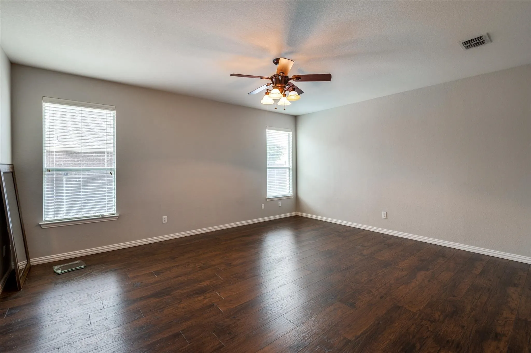 Single Family Residence For Rent in Collin County , 323 Del Cano Drive, Allen, Texas 75002, 5 Bedroom, 3 Bathroom, 2 Garage spaces, 3,346 Sqft, built in 2003, mls#21302591, Real Estate Agent in Allen, Homes For Rent in Collin county, Homes For Rent in Allen, Realtor in Allen Texas, Real Estate Brokerage Independent Realty Texas, Luminita Cordes Realtor