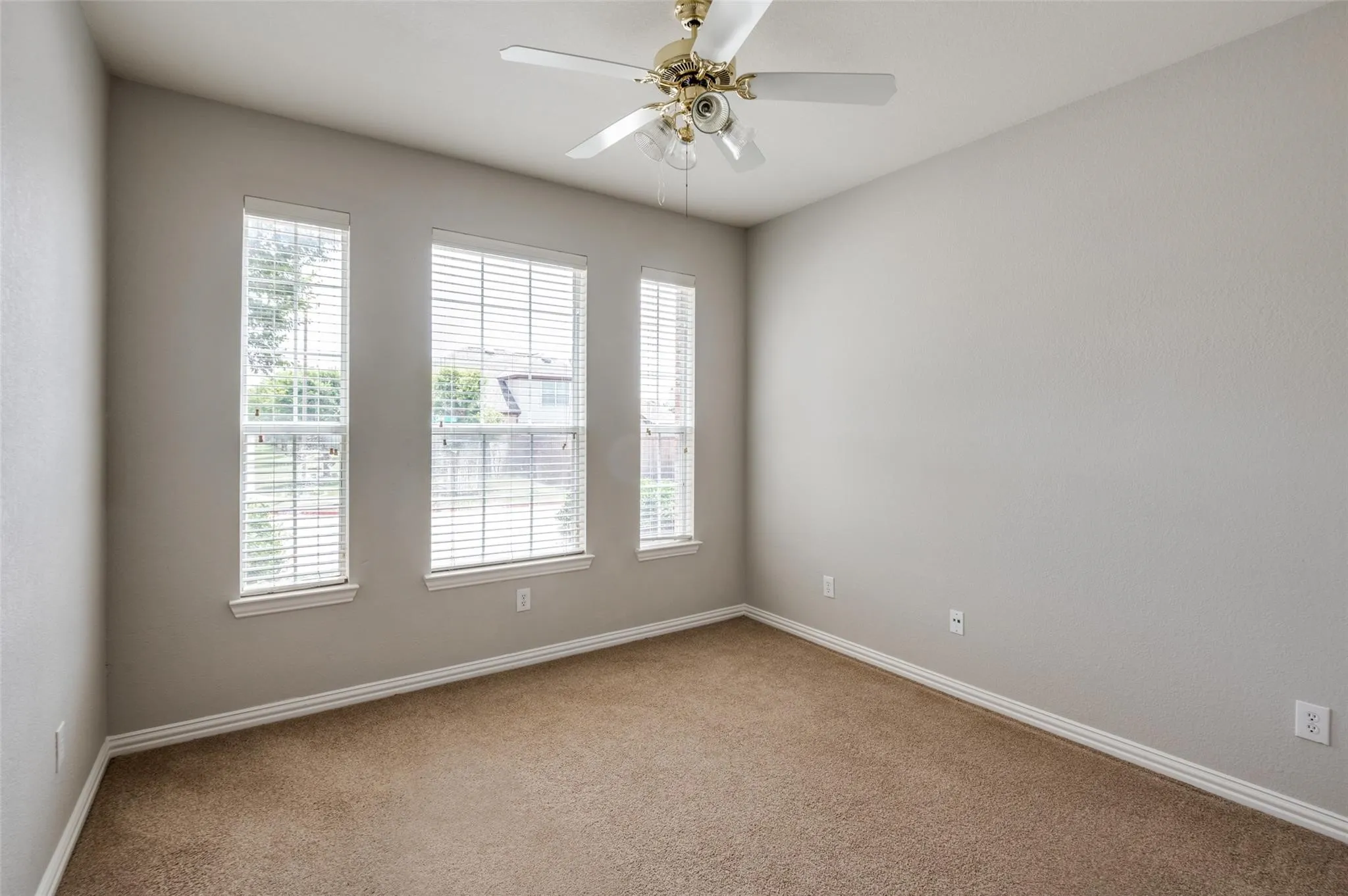 Single Family Residence For Rent in Collin County , 323 Del Cano Drive, Allen, Texas 75002, 5 Bedroom, 3 Bathroom, 2 Garage spaces, 3,346 Sqft, built in 2003, mls#21302591, Real Estate Agent in Allen, Homes For Rent in Collin county, Homes For Rent in Allen, Realtor in Allen Texas, Real Estate Brokerage Independent Realty Texas, Luminita Cordes Realtor