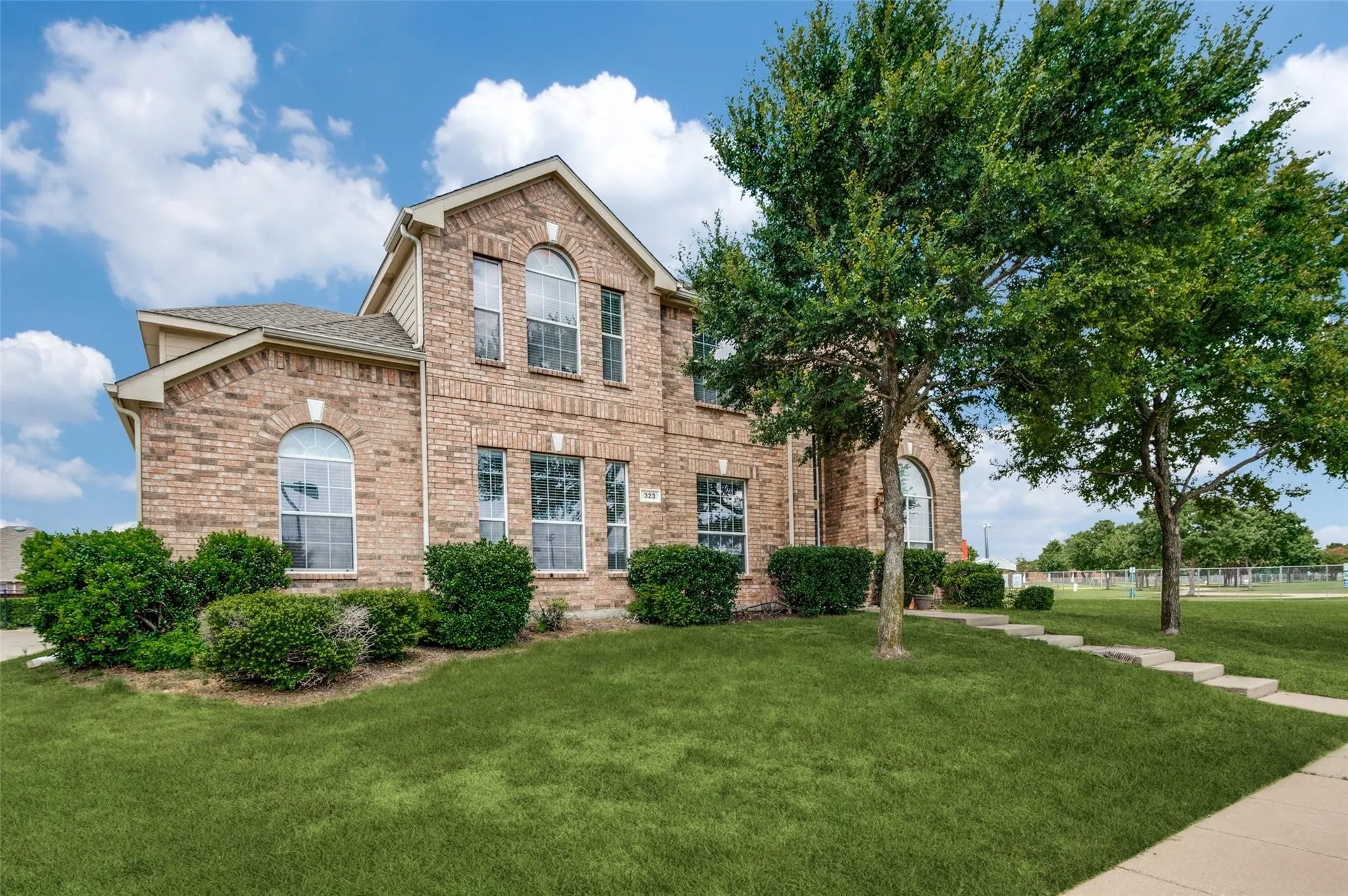 Single Family Residence For Rent in Collin County , 323 Del Cano Drive, Allen, Texas 75002, 5 Bedroom, 3 Bathroom, 2 Garage spaces, 3,346 Sqft, built in 2003, mls#21302591, Real Estate Agent in Allen, Homes For Rent in Collin county, Homes For Rent in Allen, Realtor in Allen Texas, Real Estate Brokerage Independent Realty Texas, Luminita Cordes Realtor
