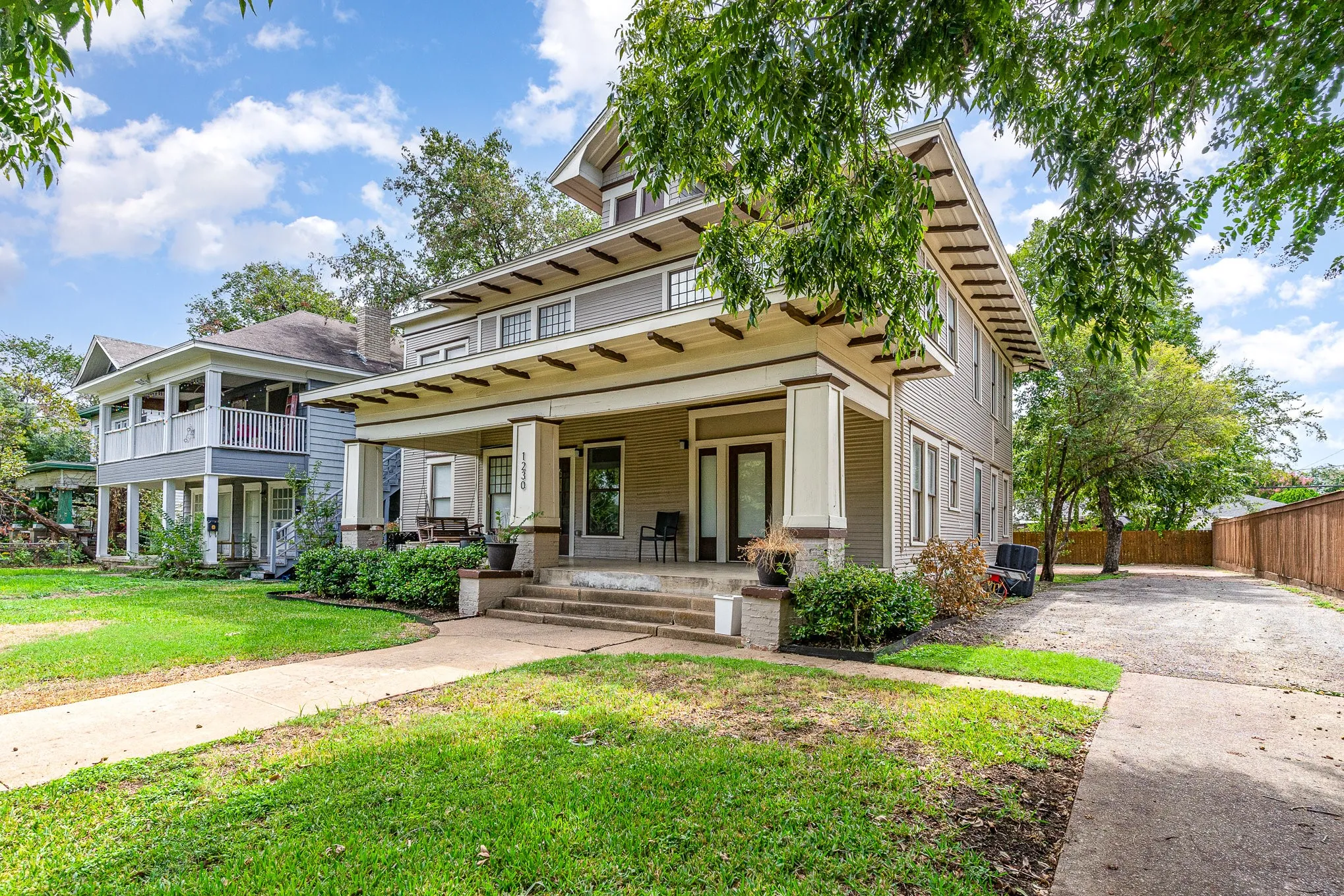 Quadruplex For Sale in Dallas County , 1230 Kings Highway, Dallas, Texas 75208, 5 Bedroom, 4 Bathroom, Garage spaces, 0 Sqft, built in 1910, mls#21260393, Real Estate Agent in Dallas, Homes For Sale in Dallas county, Homes For Sale in Dallas, Realtor in Dallas Texas, Real Estate Brokerage Independent Realty Texas, Luminita Cordes Realtor