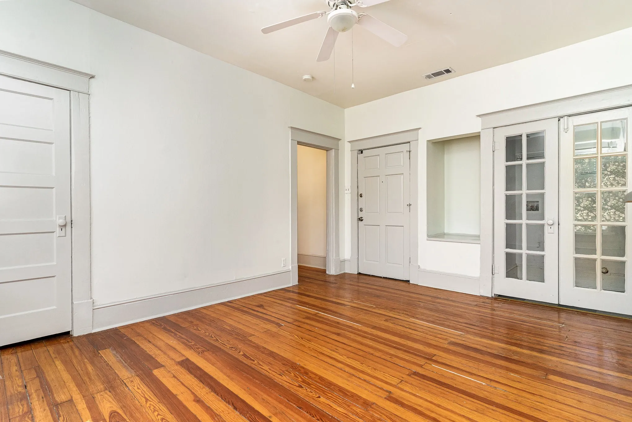 Quadruplex For Sale in Dallas County , 1230 Kings Highway, Dallas, Texas 75208, 5 Bedroom, 4 Bathroom, Garage spaces, 0 Sqft, built in 1910, mls#21260393, Real Estate Agent in Dallas, Homes For Sale in Dallas county, Homes For Sale in Dallas, Realtor in Dallas Texas, Real Estate Brokerage Independent Realty Texas, Luminita Cordes Realtor