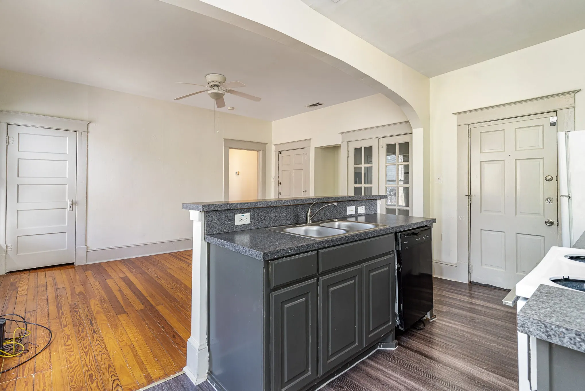 Quadruplex For Sale in Dallas County , 1230 Kings Highway, Dallas, Texas 75208, 5 Bedroom, 4 Bathroom, Garage spaces, 0 Sqft, built in 1910, mls#21260393, Real Estate Agent in Dallas, Homes For Sale in Dallas county, Homes For Sale in Dallas, Realtor in Dallas Texas, Real Estate Brokerage Independent Realty Texas, Luminita Cordes Realtor