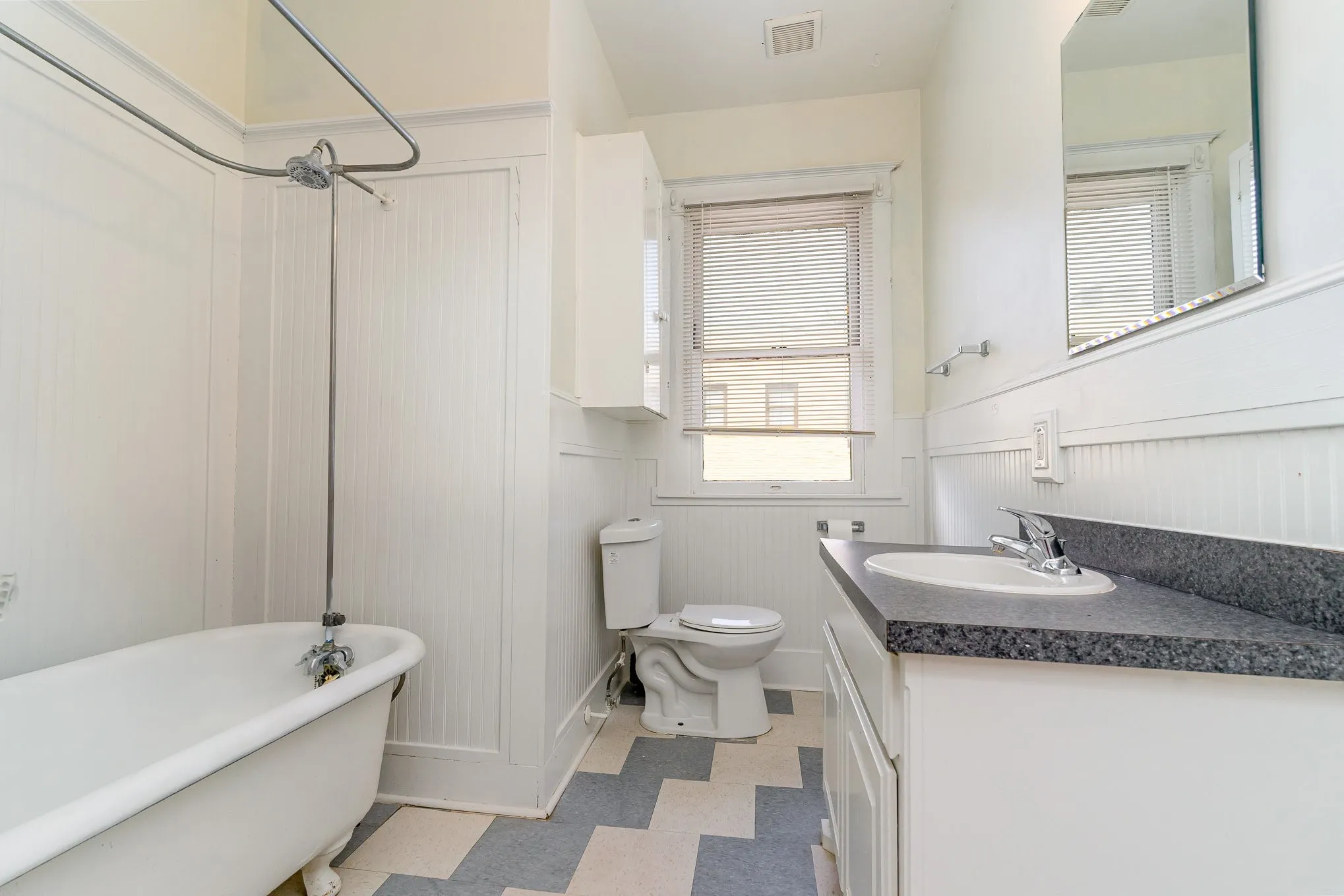 Quadruplex For Sale in Dallas County , 1230 Kings Highway, Dallas, Texas 75208, 5 Bedroom, 4 Bathroom, Garage spaces, 0 Sqft, built in 1910, mls#21260393, Real Estate Agent in Dallas, Homes For Sale in Dallas county, Homes For Sale in Dallas, Realtor in Dallas Texas, Real Estate Brokerage Independent Realty Texas, Luminita Cordes Realtor