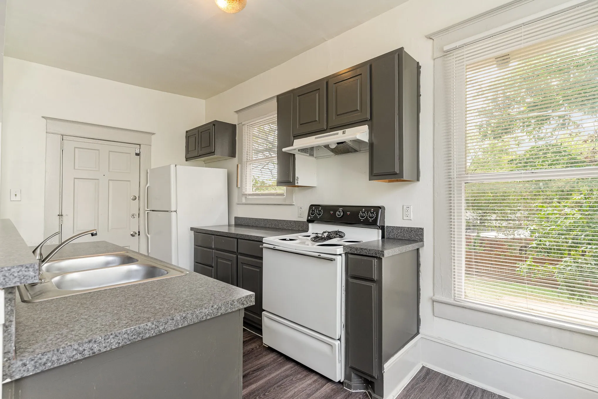 Quadruplex For Sale in Dallas County , 1230 Kings Highway, Dallas, Texas 75208, 5 Bedroom, 4 Bathroom, Garage spaces, 0 Sqft, built in 1910, mls#21260393, Real Estate Agent in Dallas, Homes For Sale in Dallas county, Homes For Sale in Dallas, Realtor in Dallas Texas, Real Estate Brokerage Independent Realty Texas, Luminita Cordes Realtor