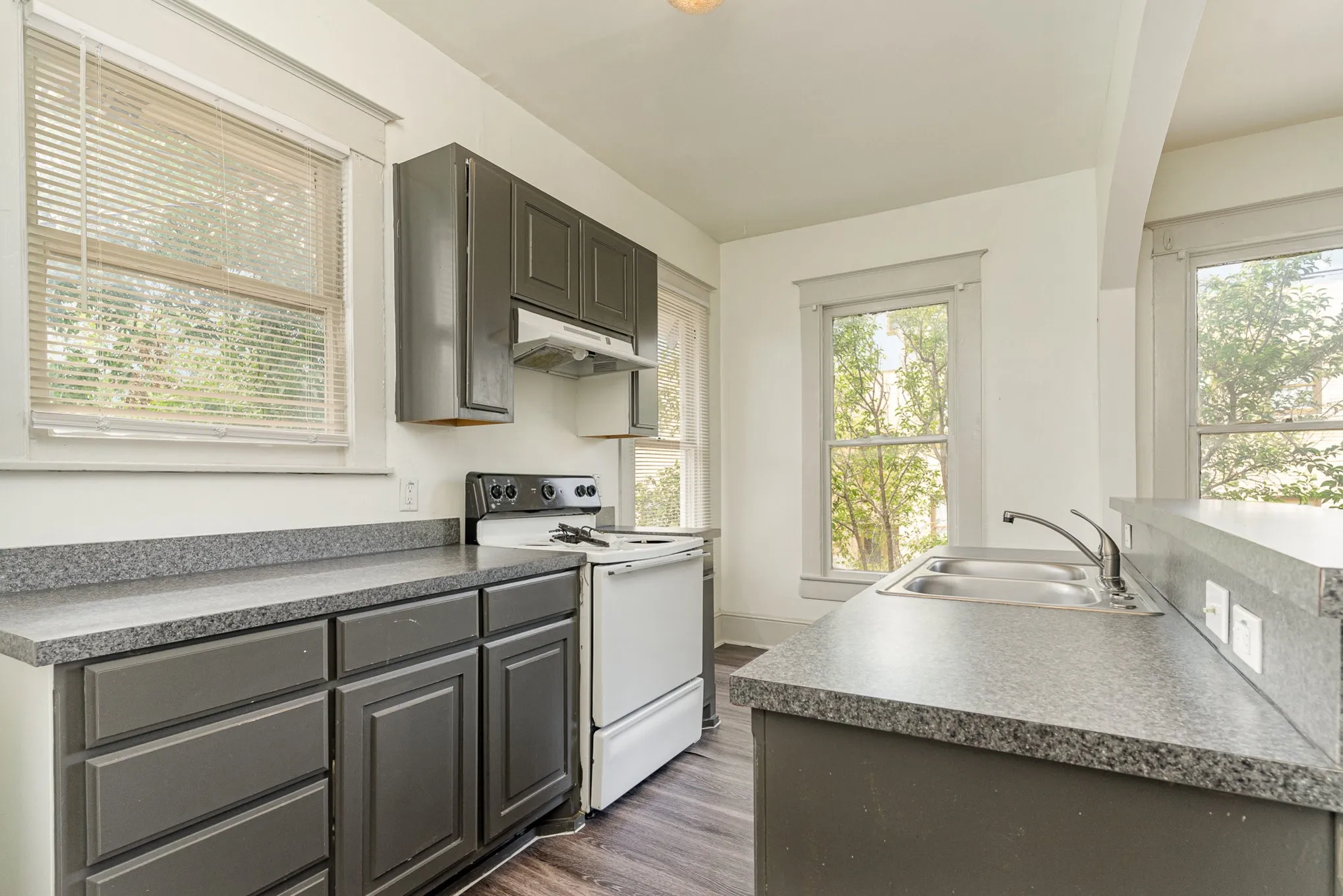 Quadruplex For Sale in Dallas County , 1230 Kings Highway, Dallas, Texas 75208, 5 Bedroom, 4 Bathroom, Garage spaces, 0 Sqft, built in 1910, mls#21260393, Real Estate Agent in Dallas, Homes For Sale in Dallas county, Homes For Sale in Dallas, Realtor in Dallas Texas, Real Estate Brokerage Independent Realty Texas, Luminita Cordes Realtor