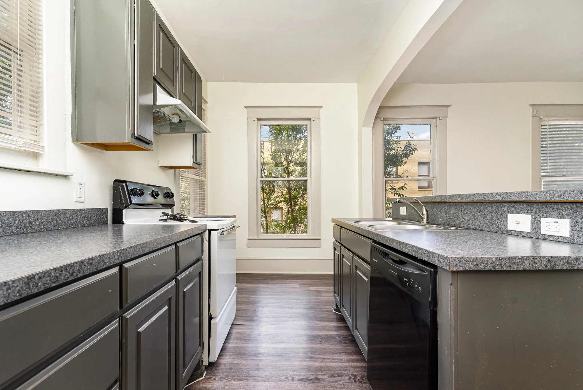 Quadruplex For Sale in Dallas County , 1230 Kings Highway, Dallas, Texas 75208, 5 Bedroom, 4 Bathroom, Garage spaces, 0 Sqft, built in 1910, mls#21260393, Real Estate Agent in Dallas, Homes For Sale in Dallas county, Homes For Sale in Dallas, Realtor in Dallas Texas, Real Estate Brokerage Independent Realty Texas, Luminita Cordes Realtor