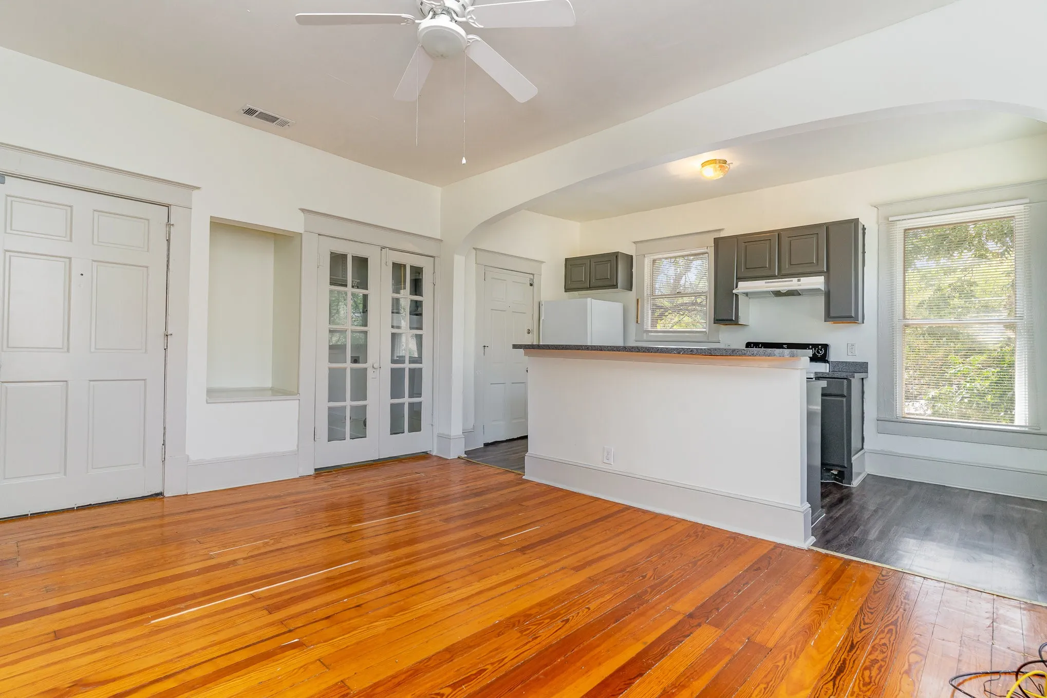 Quadruplex For Sale in Dallas County , 1230 Kings Highway, Dallas, Texas 75208, 5 Bedroom, 4 Bathroom, Garage spaces, 0 Sqft, built in 1910, mls#21260393, Real Estate Agent in Dallas, Homes For Sale in Dallas county, Homes For Sale in Dallas, Realtor in Dallas Texas, Real Estate Brokerage Independent Realty Texas, Luminita Cordes Realtor