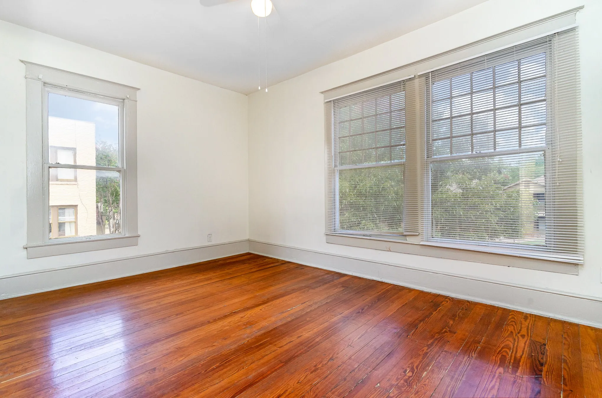Quadruplex For Sale in Dallas County , 1230 Kings Highway, Dallas, Texas 75208, 5 Bedroom, 4 Bathroom, Garage spaces, 0 Sqft, built in 1910, mls#21260393, Real Estate Agent in Dallas, Homes For Sale in Dallas county, Homes For Sale in Dallas, Realtor in Dallas Texas, Real Estate Brokerage Independent Realty Texas, Luminita Cordes Realtor