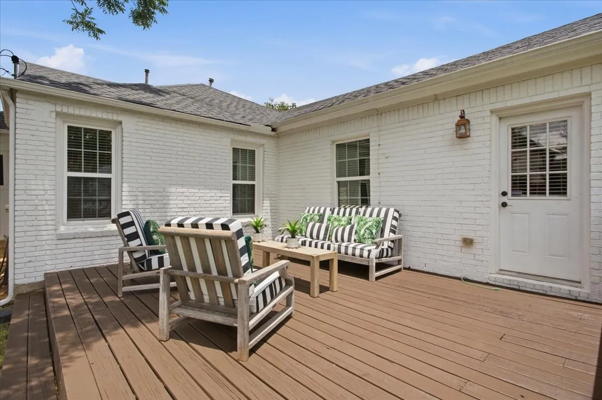 Single Family Residence For Sale in Tarrant County , 2721 Benbrook Boulevard, Fort Worth, Texas 76109, 3 Bedroom, 2 Bathroom, Garage spaces, 1,833 Sqft, built in 1939, mls#21300753, Real Estate Agent in Fort Worth, Homes For Sale in Tarrant county, Homes For Sale in Fort Worth, Realtor in Fort Worth Texas, Real Estate Brokerage Independent Realty Texas, Luminita Cordes Realtor