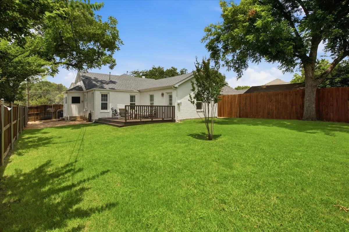 Single Family Residence For Sale in Tarrant County , 2721 Benbrook Boulevard, Fort Worth, Texas 76109, 3 Bedroom, 2 Bathroom, Garage spaces, 1,833 Sqft, built in 1939, mls#21300753, Real Estate Agent in Fort Worth, Homes For Sale in Tarrant county, Homes For Sale in Fort Worth, Realtor in Fort Worth Texas, Real Estate Brokerage Independent Realty Texas, Luminita Cordes Realtor