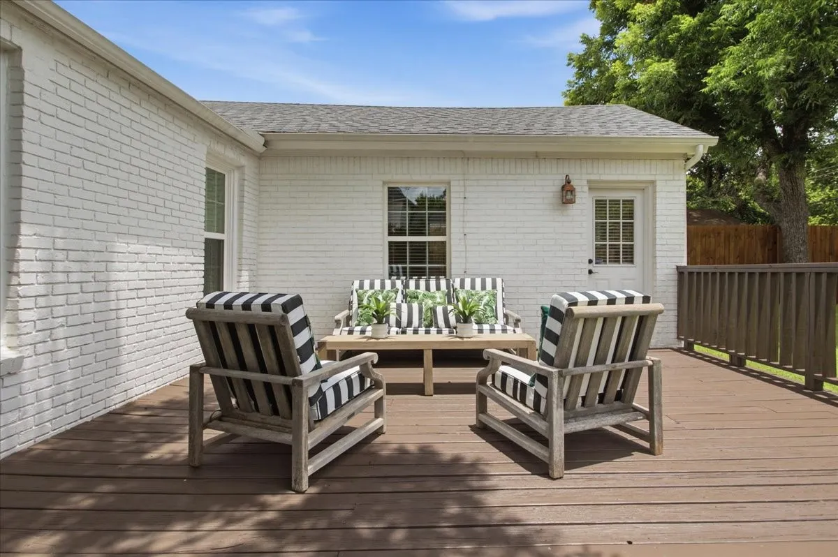 Single Family Residence For Sale in Tarrant County , 2721 Benbrook Boulevard, Fort Worth, Texas 76109, 3 Bedroom, 2 Bathroom, Garage spaces, 1,833 Sqft, built in 1939, mls#21300753, Real Estate Agent in Fort Worth, Homes For Sale in Tarrant county, Homes For Sale in Fort Worth, Realtor in Fort Worth Texas, Real Estate Brokerage Independent Realty Texas, Luminita Cordes Realtor