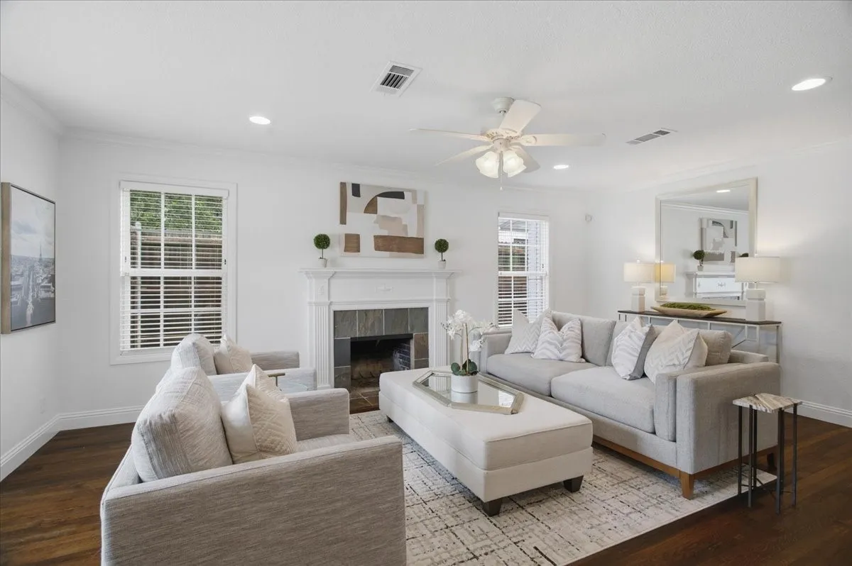 Single Family Residence For Sale in Tarrant County , 2721 Benbrook Boulevard, Fort Worth, Texas 76109, 3 Bedroom, 2 Bathroom, Garage spaces, 1,833 Sqft, built in 1939, mls#21300753, Real Estate Agent in Fort Worth, Homes For Sale in Tarrant county, Homes For Sale in Fort Worth, Realtor in Fort Worth Texas, Real Estate Brokerage Independent Realty Texas, Luminita Cordes Realtor