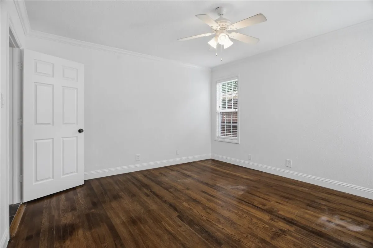 Single Family Residence For Sale in Tarrant County , 2721 Benbrook Boulevard, Fort Worth, Texas 76109, 3 Bedroom, 2 Bathroom, Garage spaces, 1,833 Sqft, built in 1939, mls#21300753, Real Estate Agent in Fort Worth, Homes For Sale in Tarrant county, Homes For Sale in Fort Worth, Realtor in Fort Worth Texas, Real Estate Brokerage Independent Realty Texas, Luminita Cordes Realtor