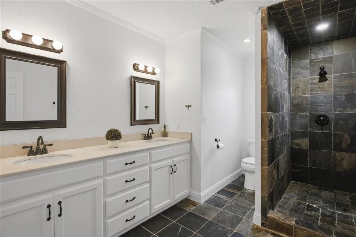Single Family Residence For Sale in Tarrant County , 2721 Benbrook Boulevard, Fort Worth, Texas 76109, 3 Bedroom, 2 Bathroom, Garage spaces, 1,833 Sqft, built in 1939, mls#21300753, Real Estate Agent in Fort Worth, Homes For Sale in Tarrant county, Homes For Sale in Fort Worth, Realtor in Fort Worth Texas, Real Estate Brokerage Independent Realty Texas, Luminita Cordes Realtor