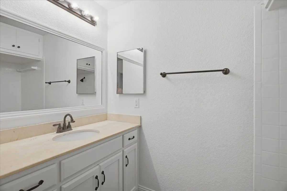 Single Family Residence For Sale in Tarrant County , 2721 Benbrook Boulevard, Fort Worth, Texas 76109, 3 Bedroom, 2 Bathroom, Garage spaces, 1,833 Sqft, built in 1939, mls#21300753, Real Estate Agent in Fort Worth, Homes For Sale in Tarrant county, Homes For Sale in Fort Worth, Realtor in Fort Worth Texas, Real Estate Brokerage Independent Realty Texas, Luminita Cordes Realtor